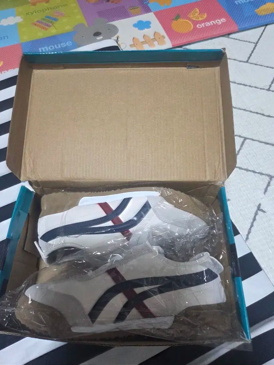 ファッションシューズ 新品 ほぼ新品 クラウン♡メタリック レース