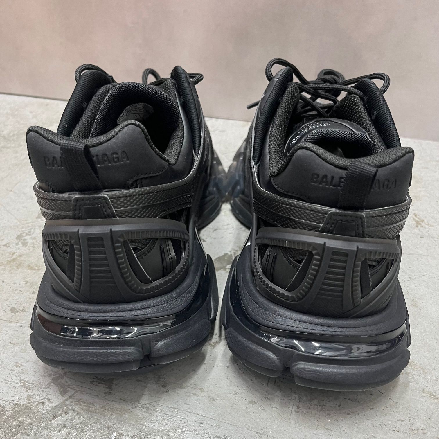 極美品　BALENCIAGA トラック2スニーカー バレンシアガTrack 37 バレンシアガのスニーカー トラック2がメタル彫刻になる