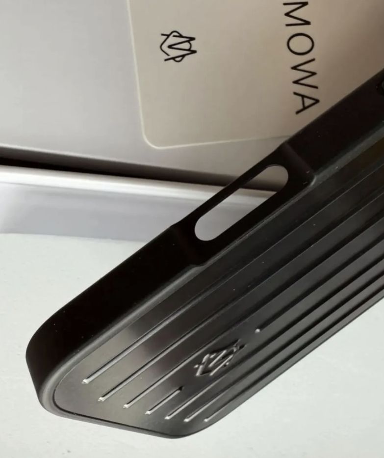 新品/未使用/RIMOWA リモワ iPhone 16 ケース ブラック