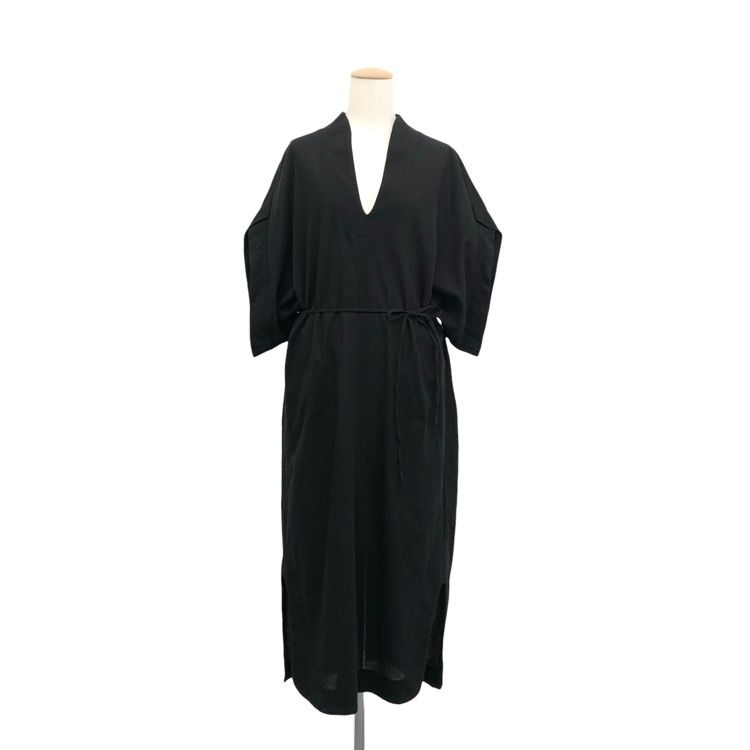 Mame Kurogouchi マメクロゴウチ Crepe Deep V-Neck Dress