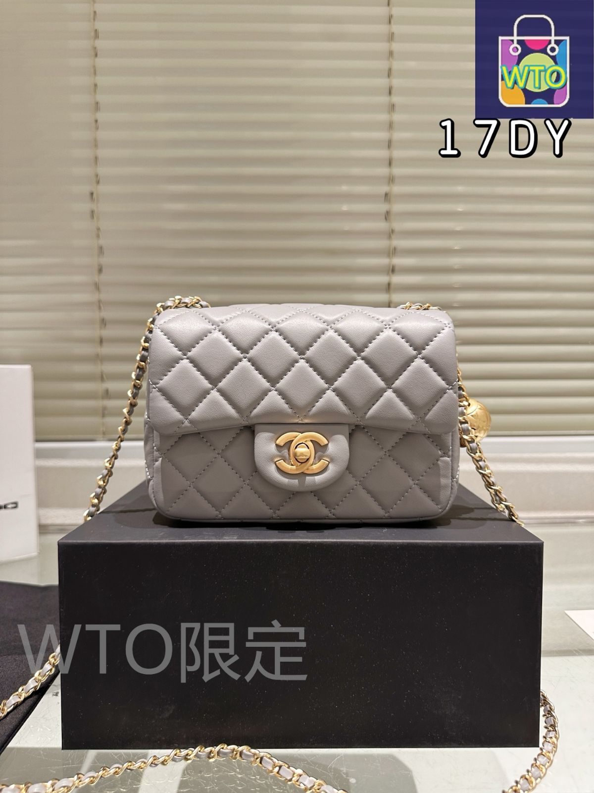 上品さ引立つ♡洗練デザイン【CHANEL】ラムスキンミュール CHANEL 2025年新作 ゴールドボール スクエアミニバッグ