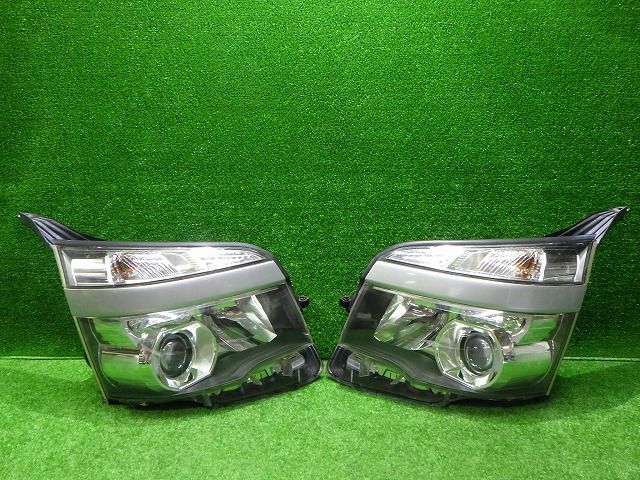 70ヴォクシー ヘッドライト 左右 ハロゲン ZRR70 75 後期 28-224 X トヨタ 251003017