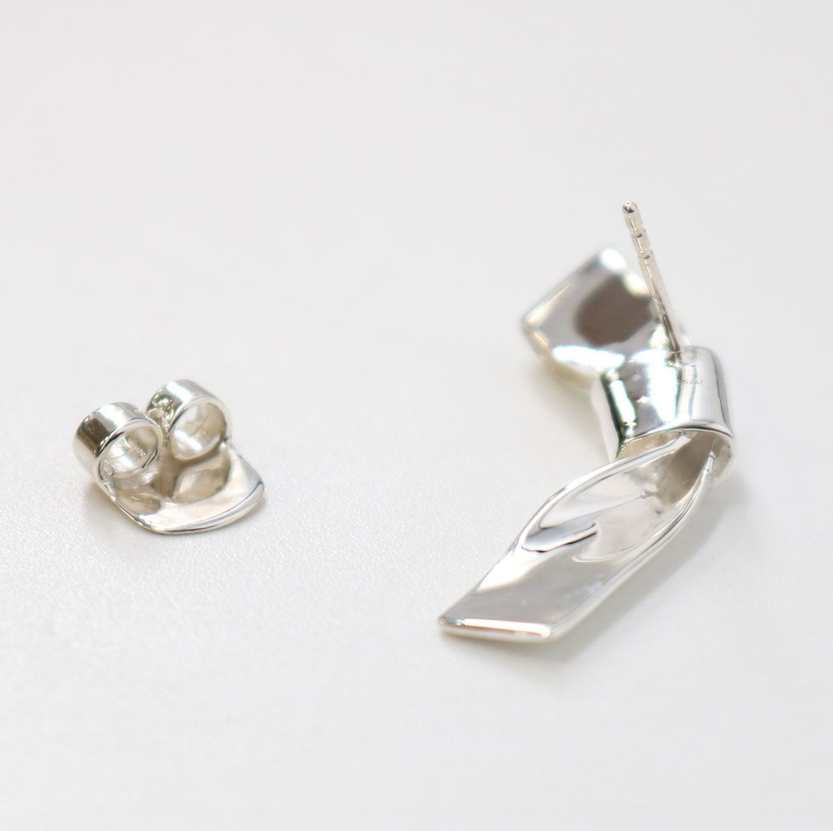 □ANNIKA INEZ アニカイネズ Small Cravat Earrings Sml リボン