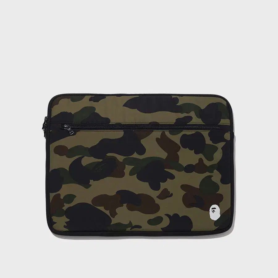 A BATHING APE pouch