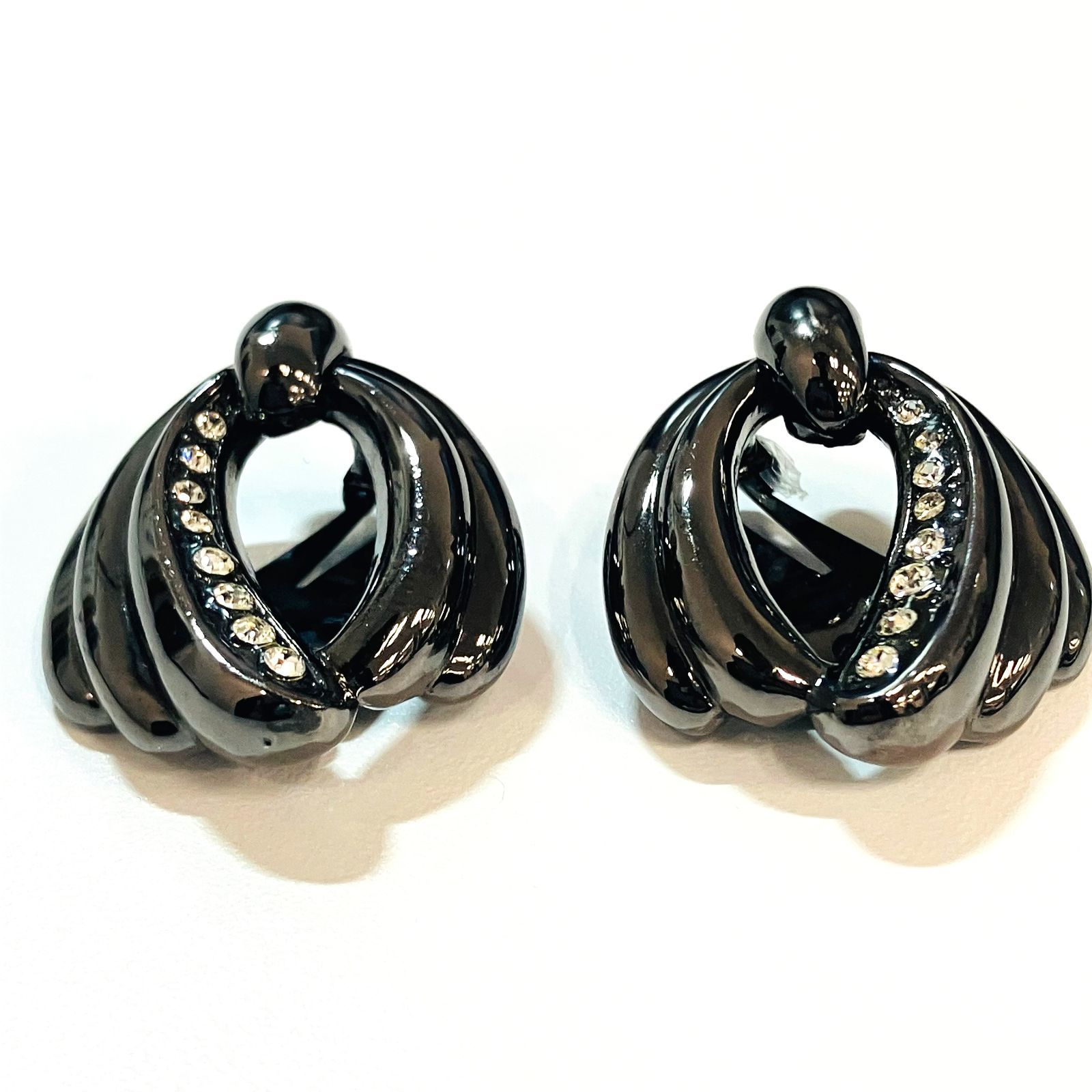 可能 YVES SAINT LAURENT イヴ サンローラン VINTAGE シェルモチーフ イヤリング X2021 最大75％ ＯＦＦ。