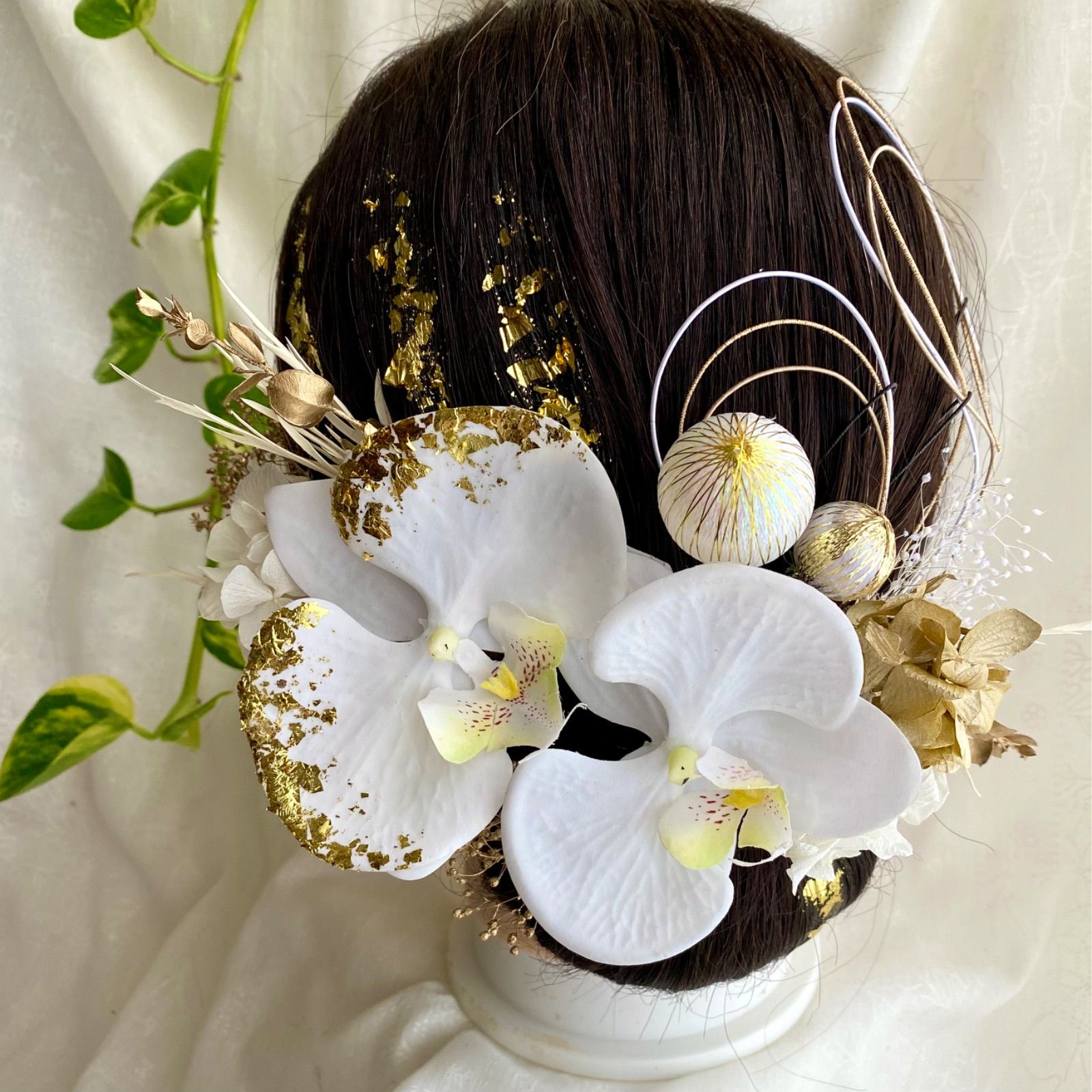 ✨金色に輝く胡蝶蘭の髪飾り✨ - アクセサリー