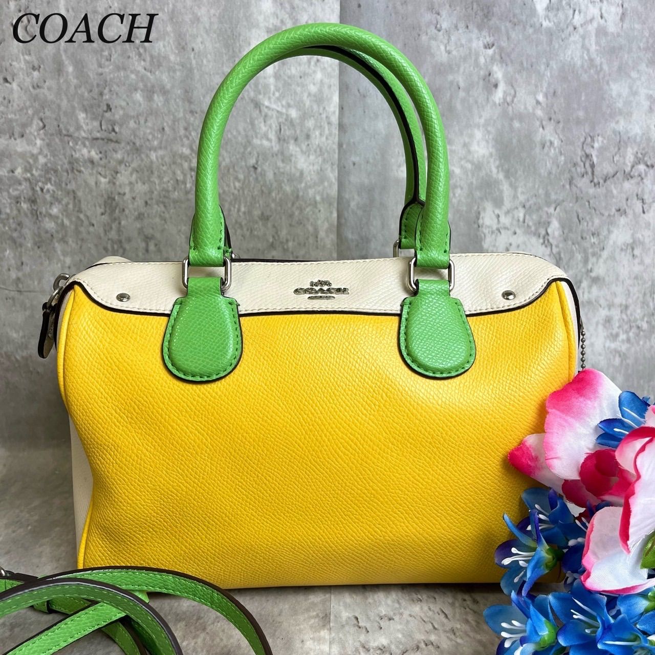 ✨良品✨ COACH コーチ 2way ミニベネット ショルダーバッグ ハンドバッグ 馬車金具 マルチカラー チャーム シルバー金具 ロゴ型押し  クロスグレインレザー 肩掛け 斜め掛け レディース イエロー 黄色 ホワイト 白色 グリーン 緑色