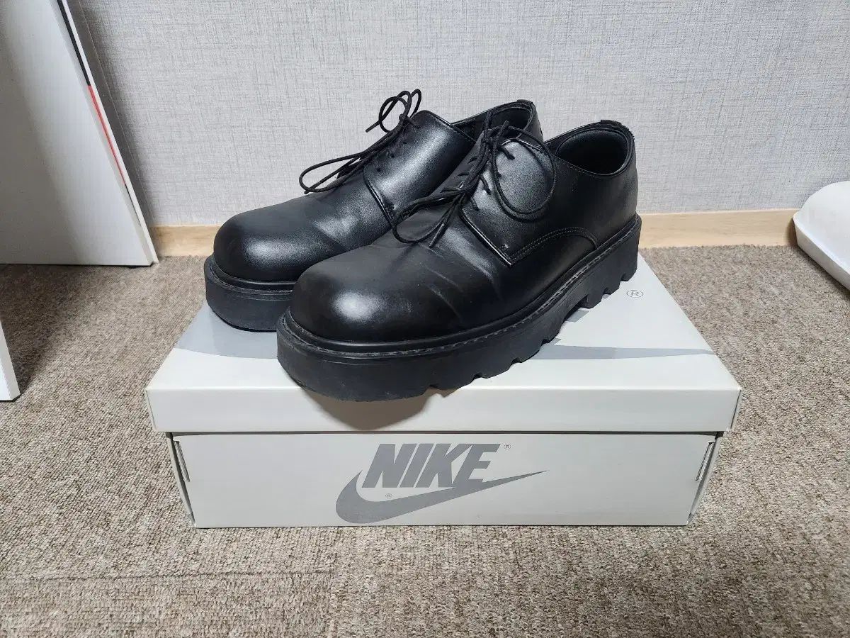 4 笏 ダービーシューズ 黒 275 サイズ