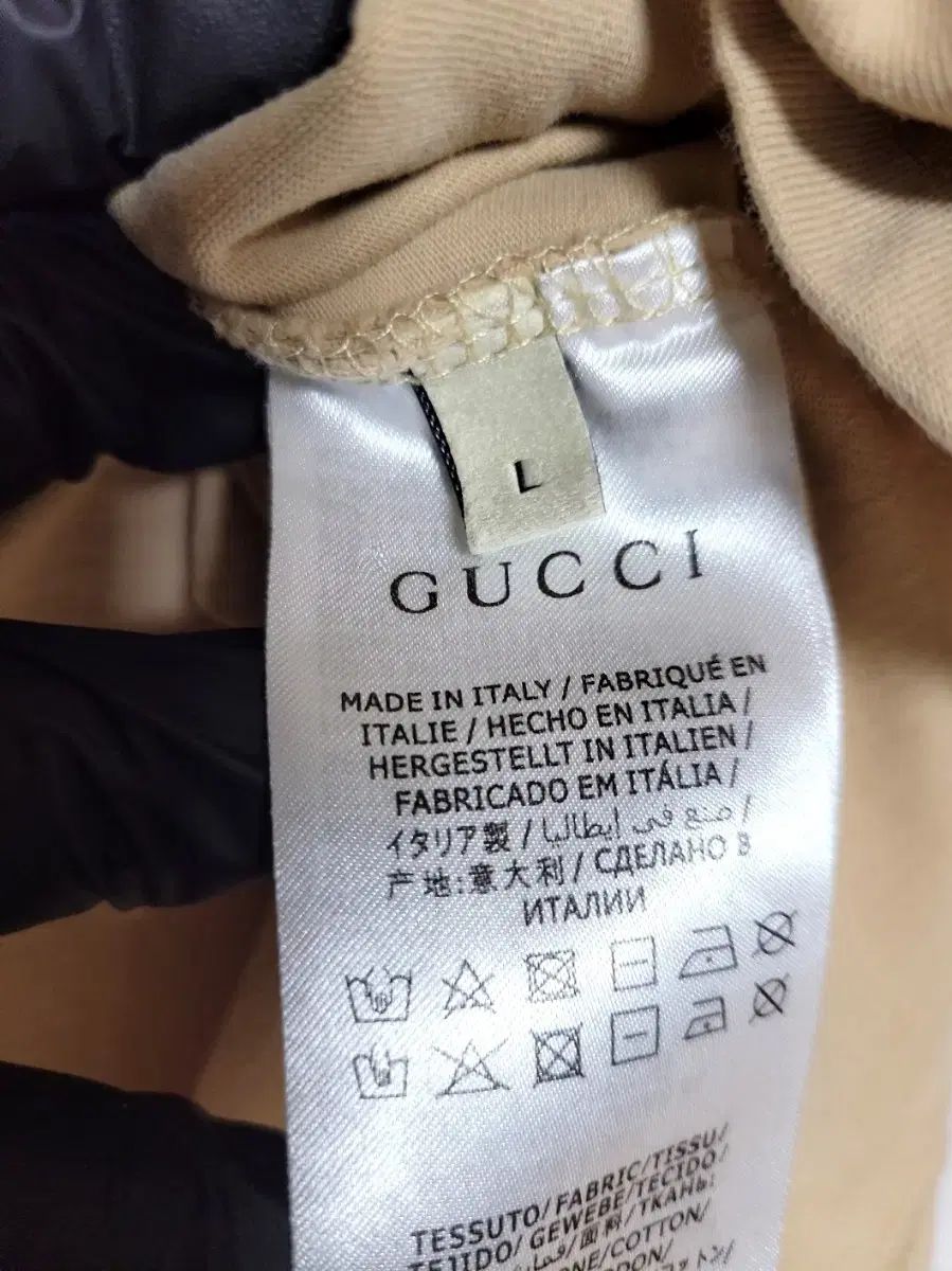 アディダス