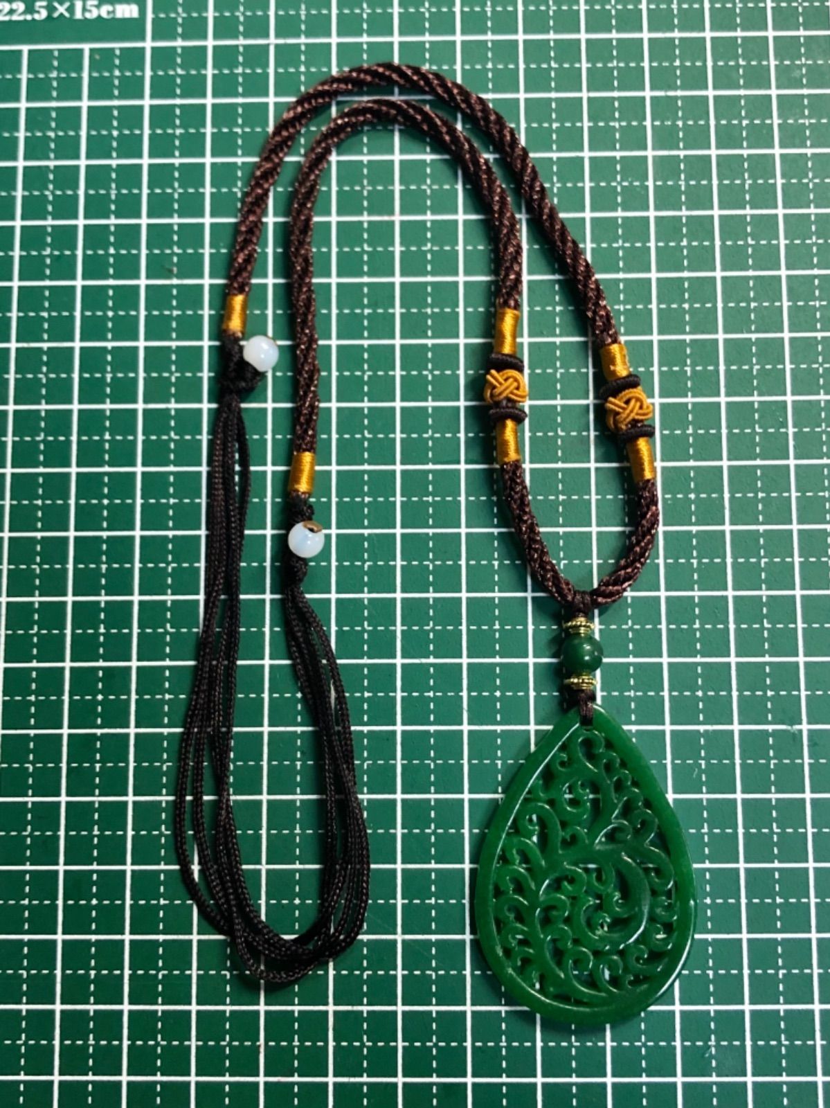 天然石 翡翠 ヒスイ 透かし彫刻 ドロップ ペンダント 古美術 天