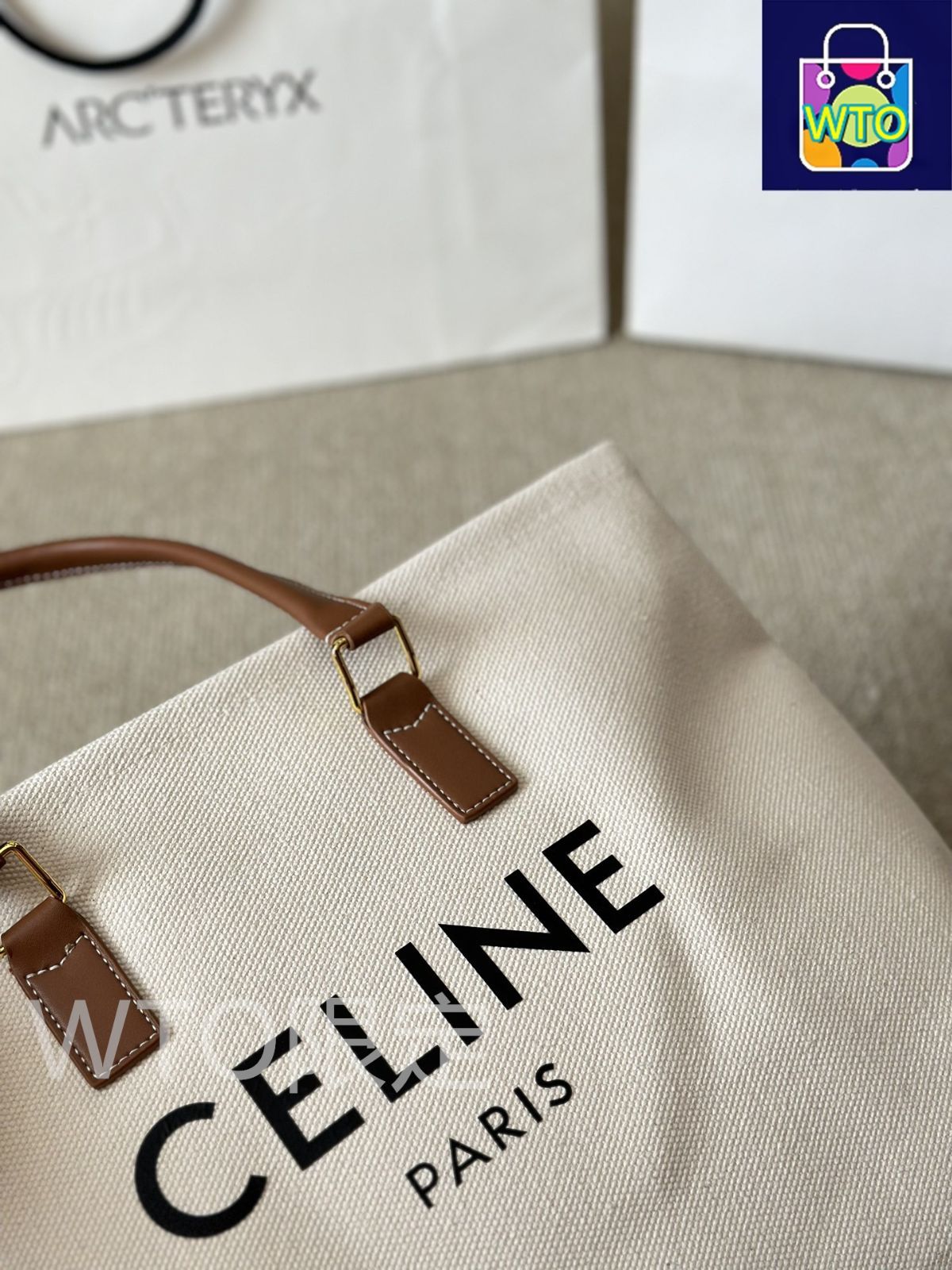 【CELINE】関税込★Lisa着用★アバ トリオッペキャンバスバッグ CELINE】セリーヌ 人気 トリオンフキャンバス AVA バッグ