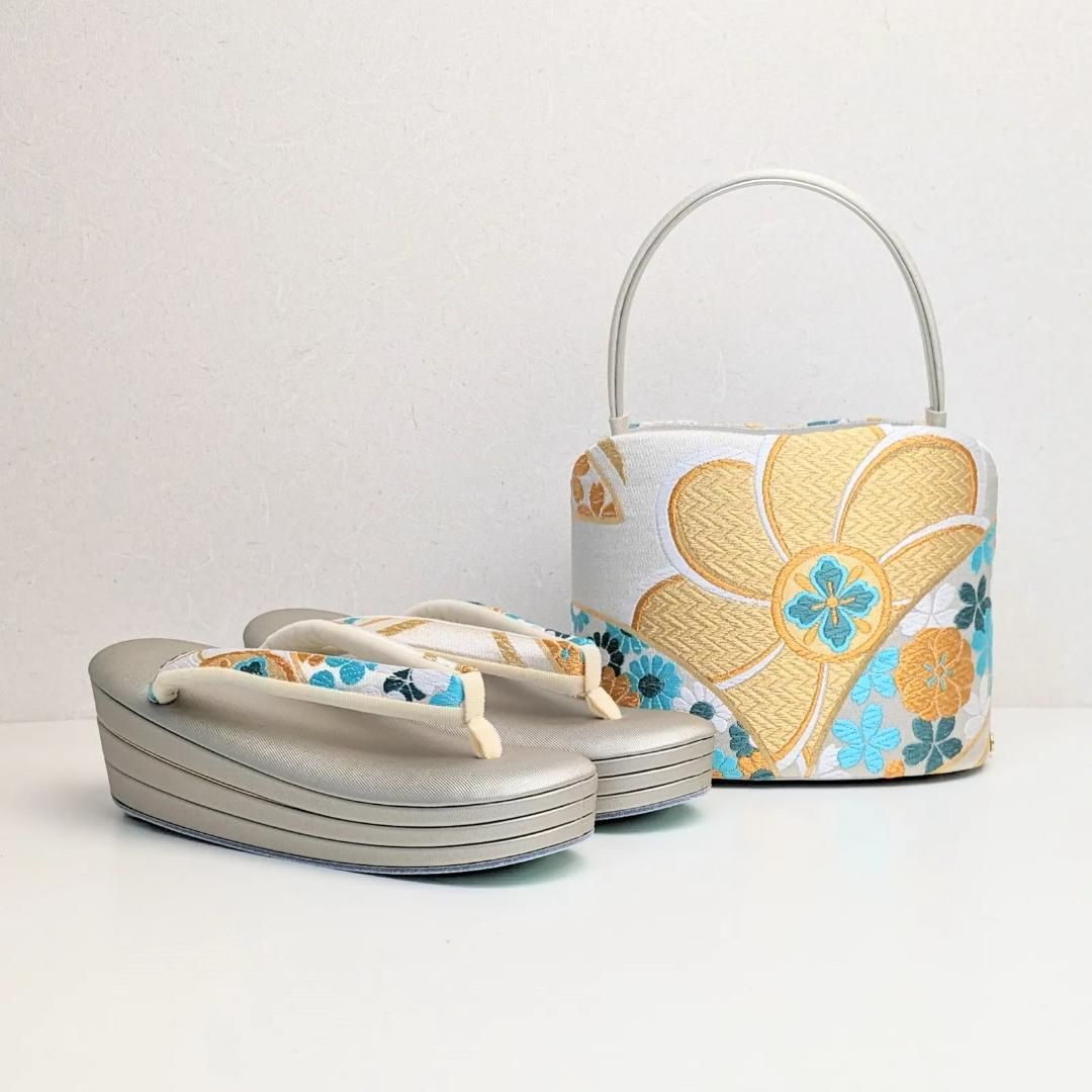 草履バッグセット 岩佐ブランド 古典 帯地 振袖用 金 フリーサイズ u84 草履バッグセット 岩佐ブランド 古典 帯地 振袖用 銀