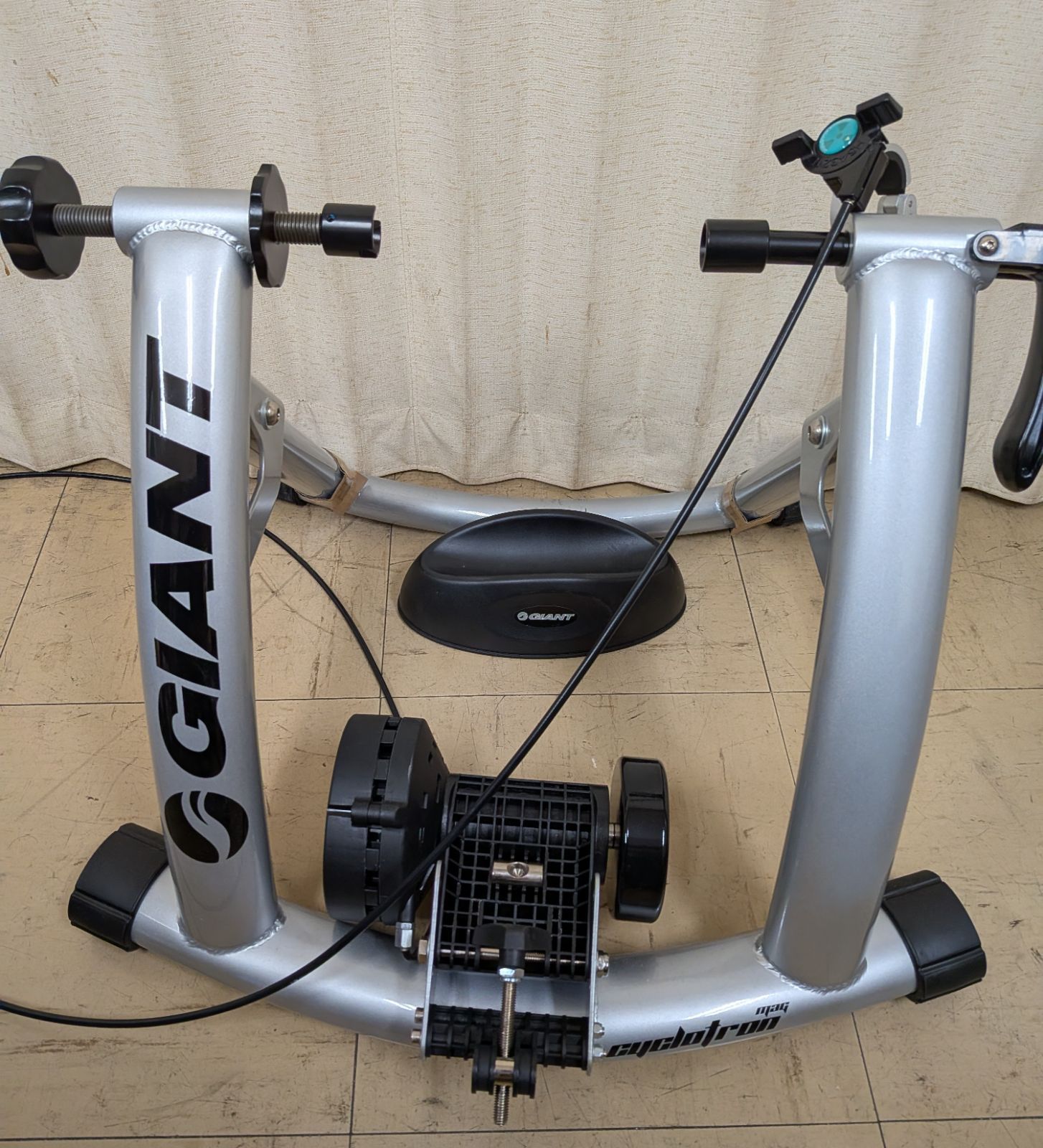 GIANT CYCLOTRON MAGⅡ サイクルトレーナー ローラー台 ロード