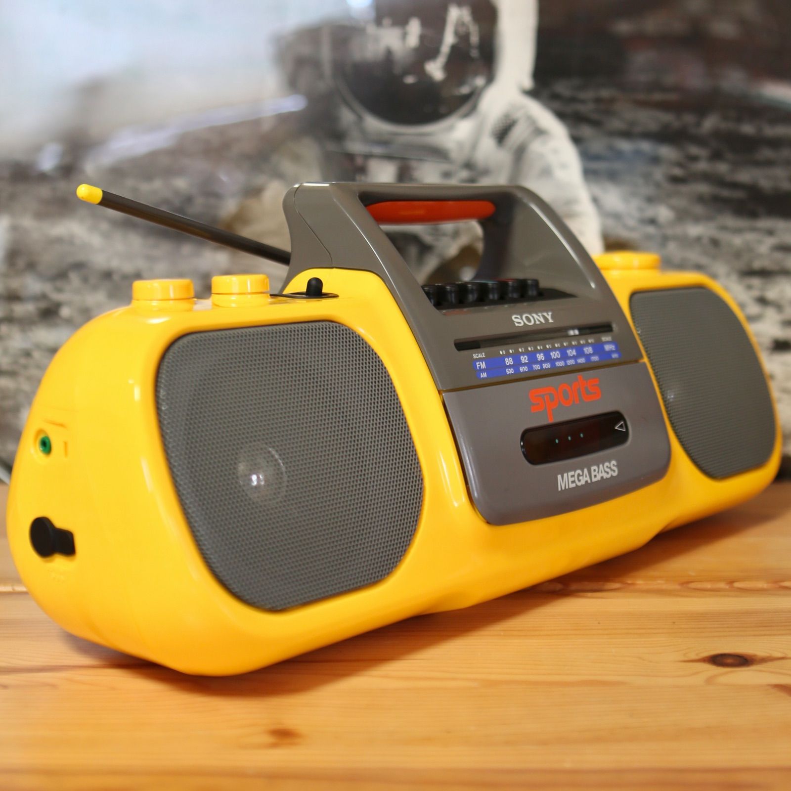 SONY スポーツラジカセ イエロー MEGA BASS 中古】SONY SPORTS【ソニースポーツ】海外買い付け・直輸入CASSETTE