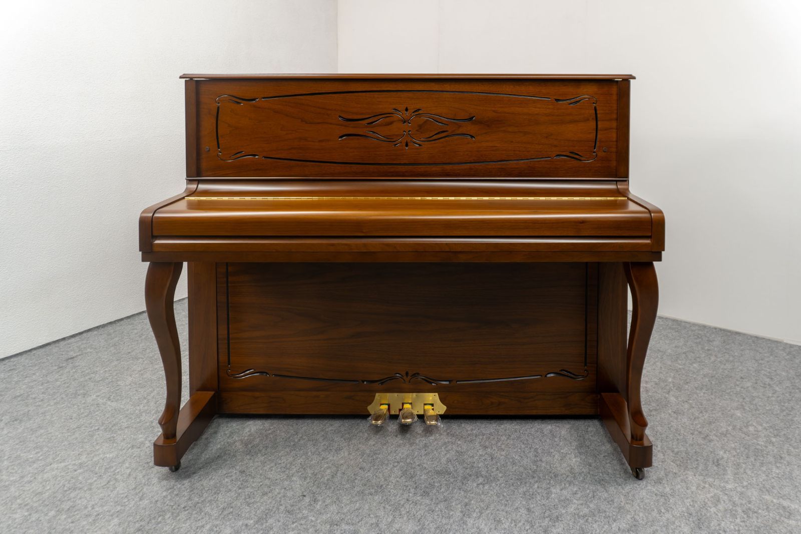 彫刻デザイン｜ウォールナット艶消し仕上げ｜ 椅子付き