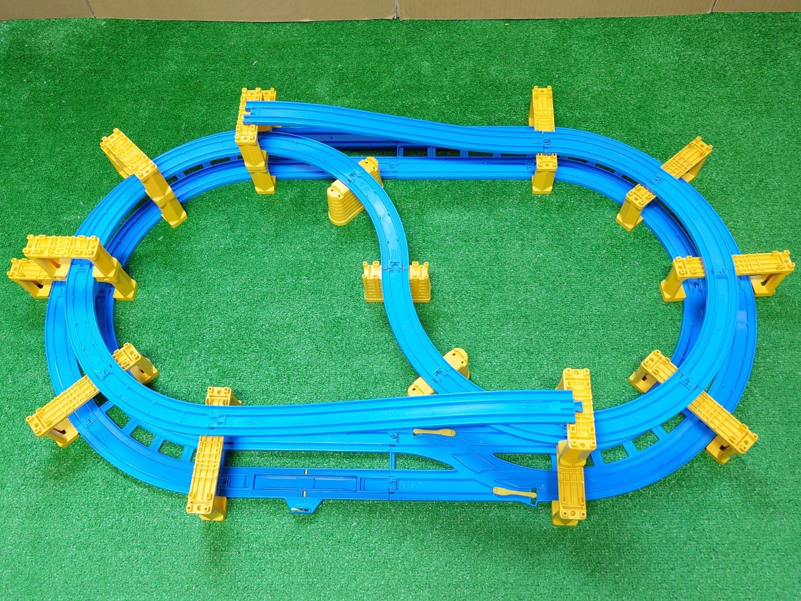 プラレール ぐるぐる無限ループ 4段タワー・ベーシック レイアウト