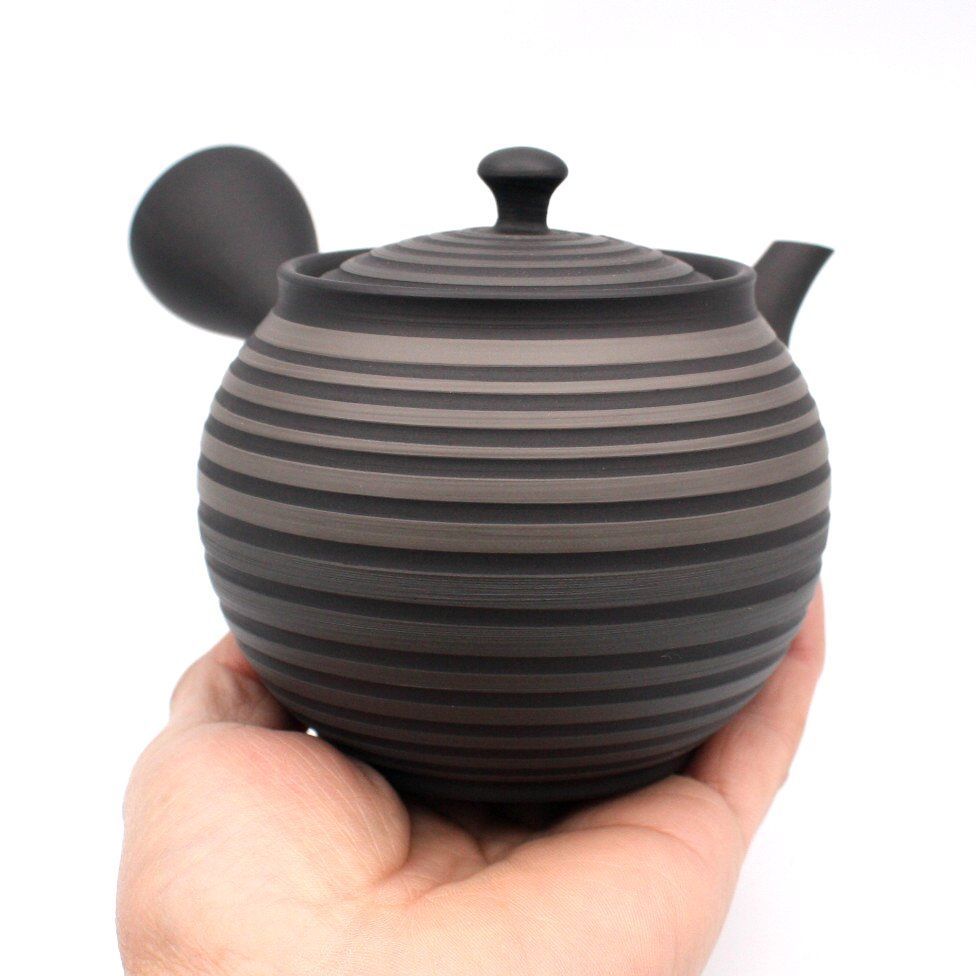 常滑焼 急須 2-118 昭萠 17号 黒壷形青粒急須 250ml セラメッシュ 名工選 作家品 日本製 T1981 常滑焼 急須 2-118 昭萠 17号 黒壷形青粒急須 250ml