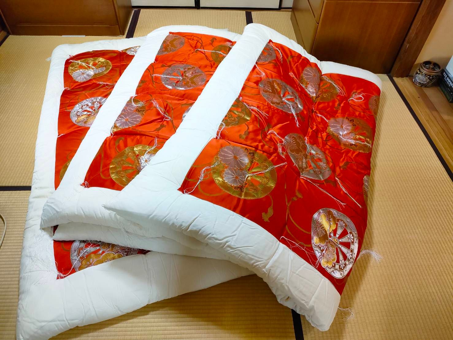 取引交渉中】婚礼布団・真綿の布団・シングル大きめ - 徳島県の家具
