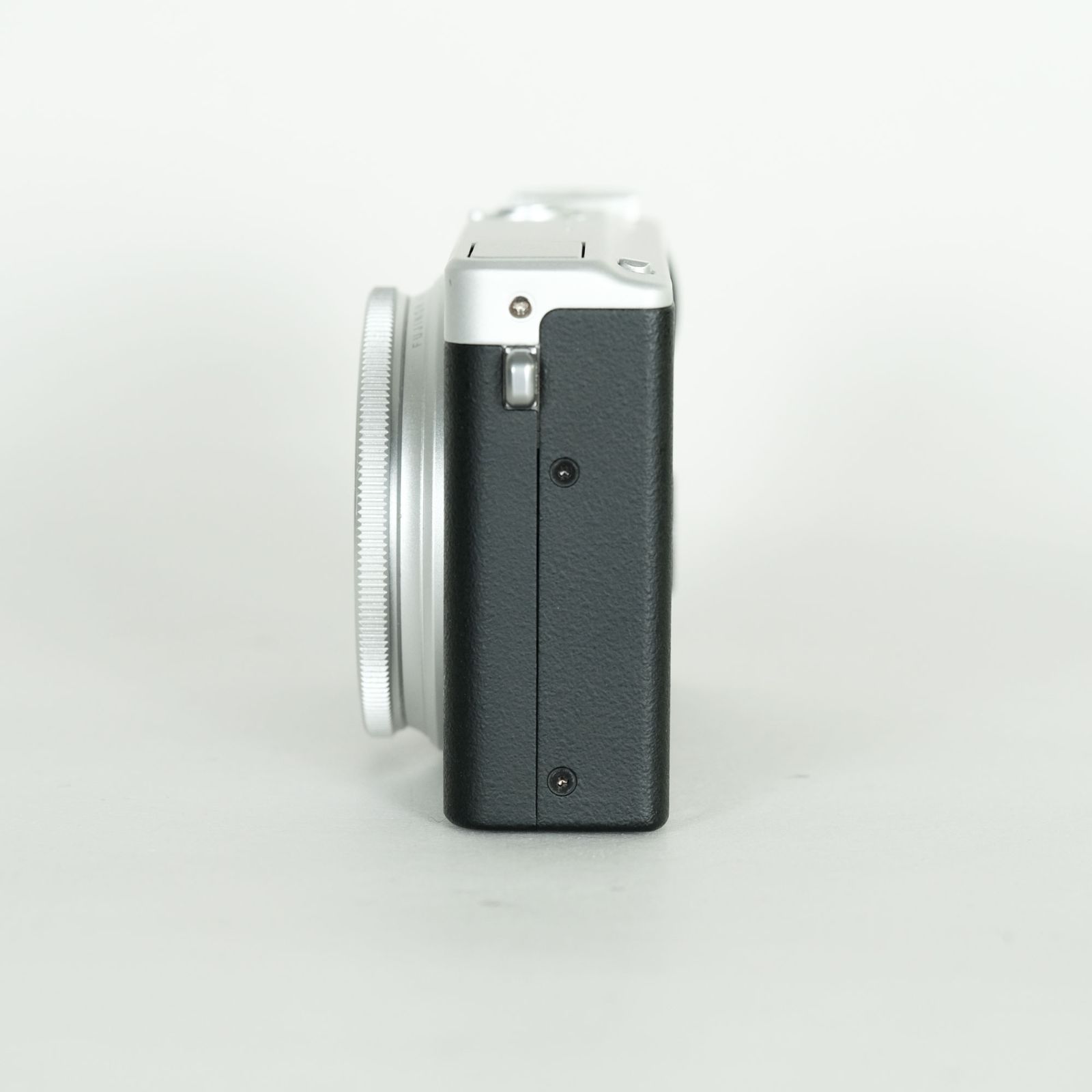 良品] FUJIFILM XQ2 シルバー / コンパクトデジタルカメラ