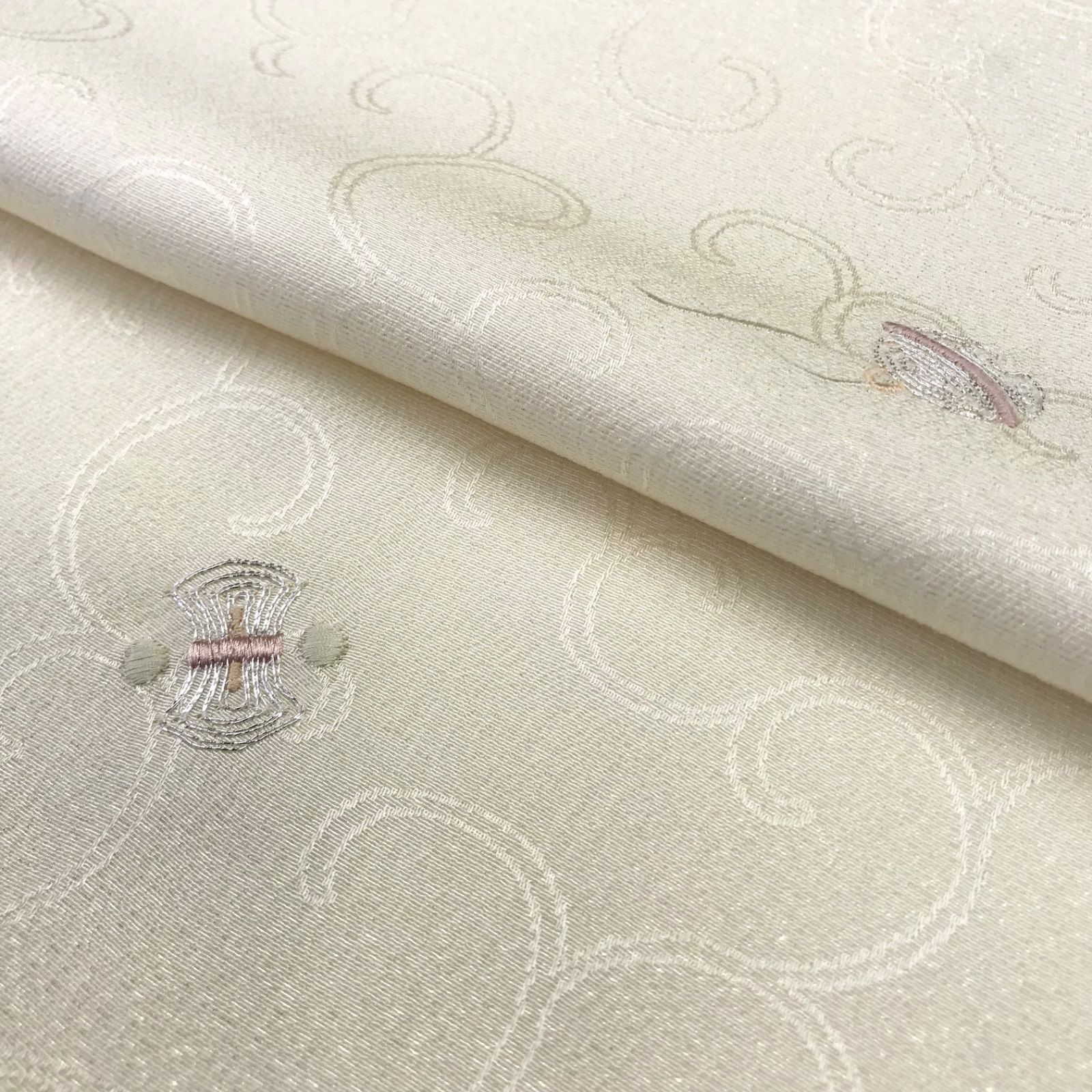 帯揚 金通し唐草柄刺繍 渡敬謹製 絹100% - メルカリ