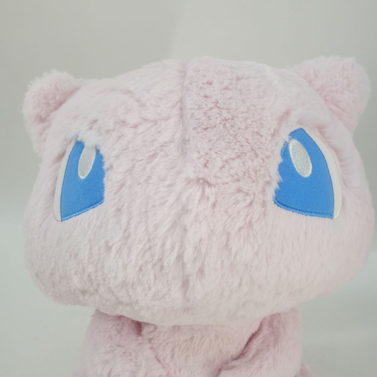 ポケモンセンター おっきいふわふわぬいぐるみ ミュウ　3体セット Pokemon Center (ポケモンセンター) ポケモングッズ おっきい