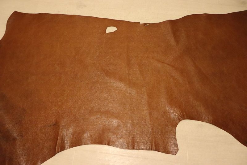 キャメル 144ds ヌメ革 牛革 イタリア レザー 角シボ型押し はぎれ 一枚革 レザークラフト 革 皮 本革 diy 生地 材料