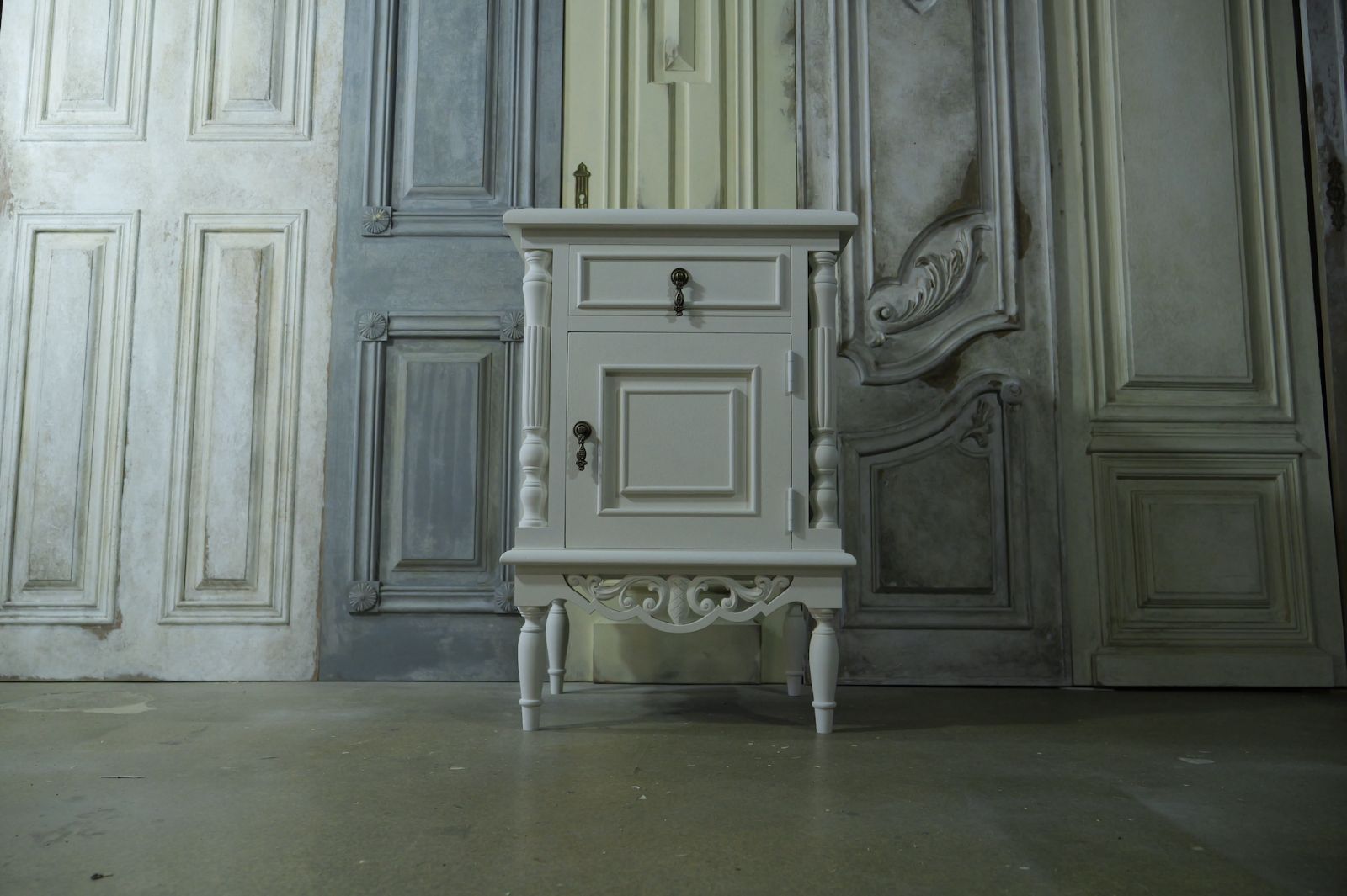 アンティーク調スモールキャビネット キャビネット/スモール