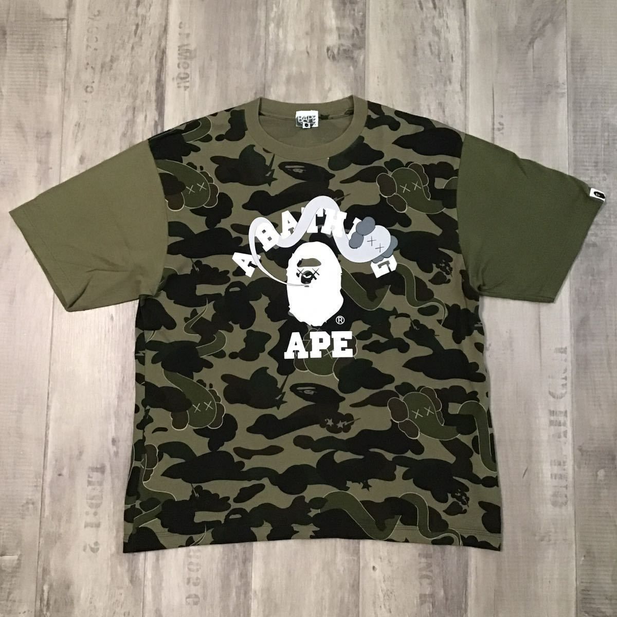 ☆激レア☆ BAPE × KAWS bendy 1st camo カレッジロゴ Tシャツ Mサイズ 