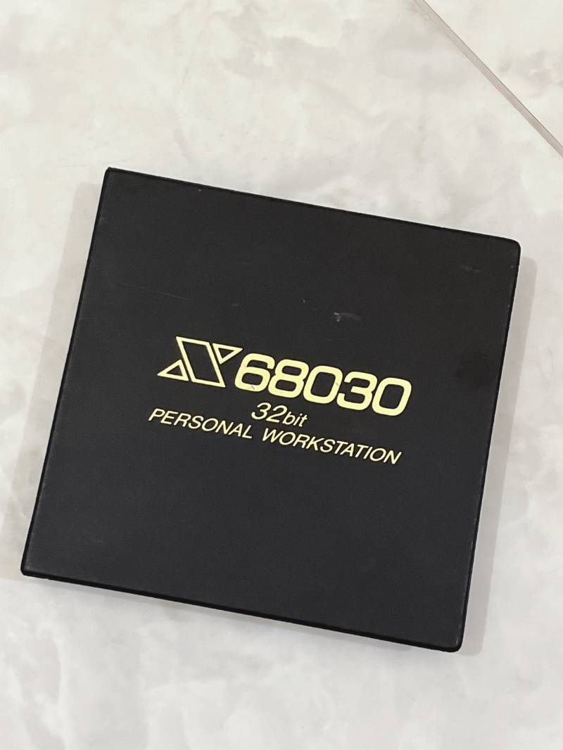 X 68030 32 bit PERSONAL WORKSTATION