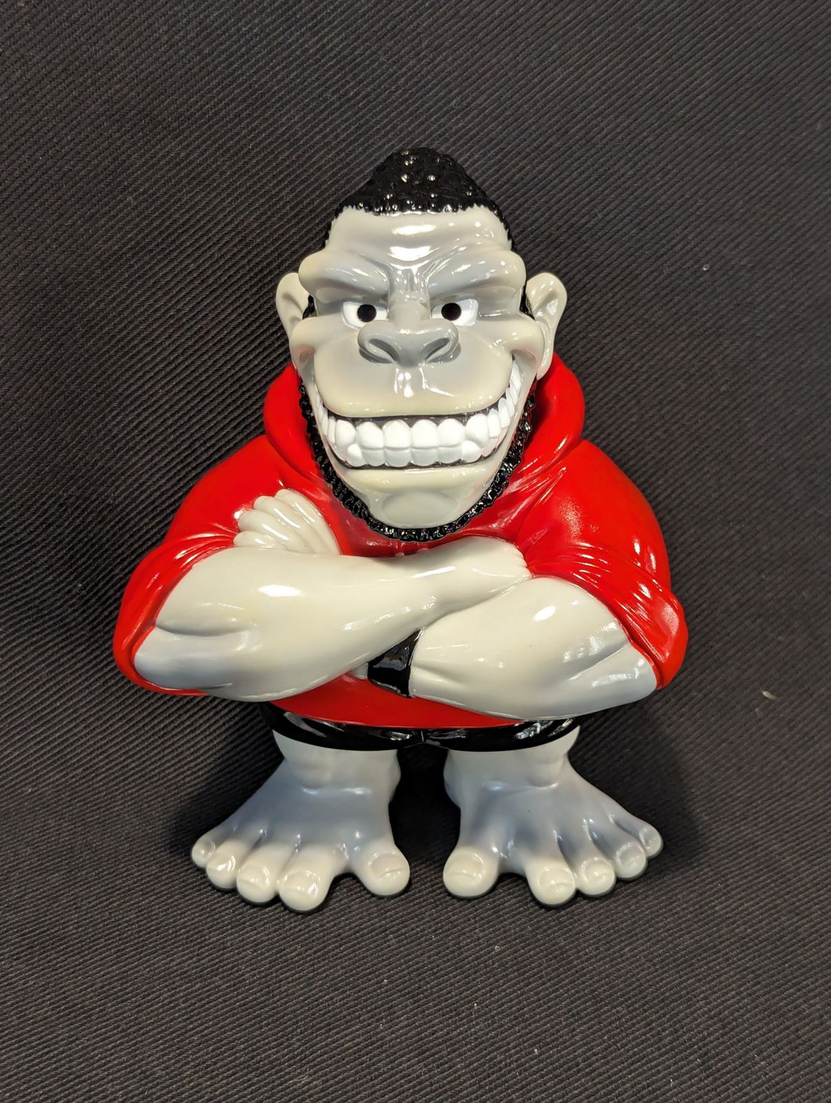 SUPER7 GORILLA BISCUITS ソフビ(グレー成型/赤服/黒ズボン) - メルカリ