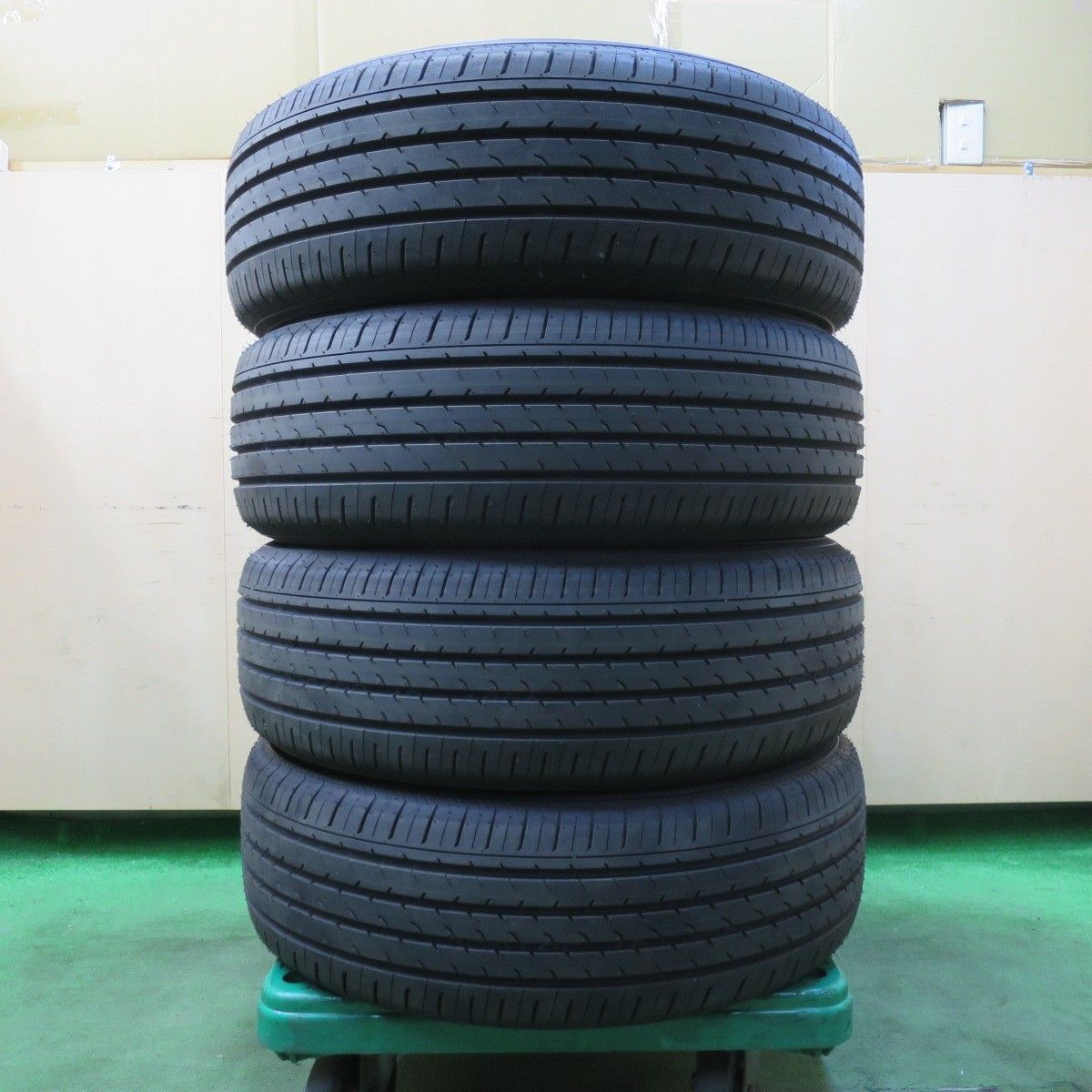 [送料無料] 新車外し！24年225/60R18 ヨコハマ アドバン V03 タイヤ 18インチ レクサス NX ハリアー RAV4 40 アルファード 等5012903イノタ