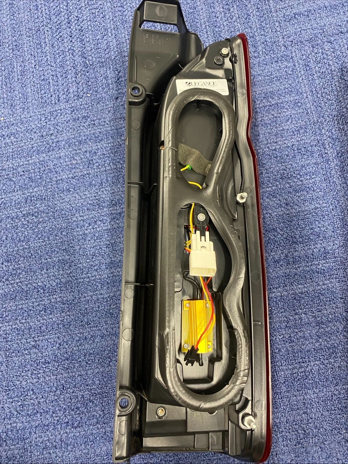 品質が完璧、値段が激安！ VELENTI ヴァレンティ ハイエース200系 フルLEDテールランプULTRAシグマ レガンスMODEL ハーフレッド ブラッククローム MAX90％オフ。