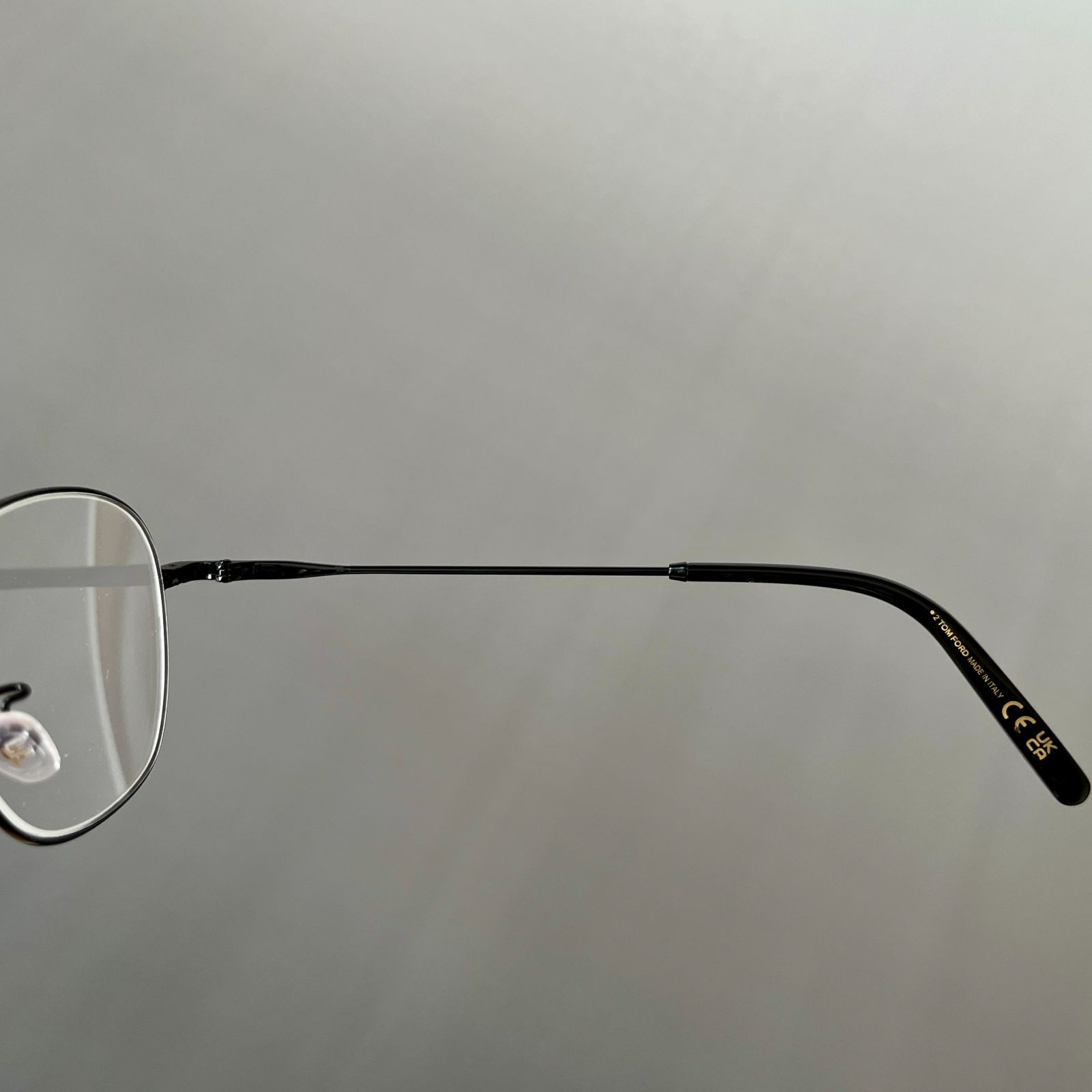 トムフォード メガネ オーバル ブラック ゴールド 黒 金 メタル おしゃれ TOM FORD EYEWEAR 【並行輸入品】トムフォード メガネ オーバル