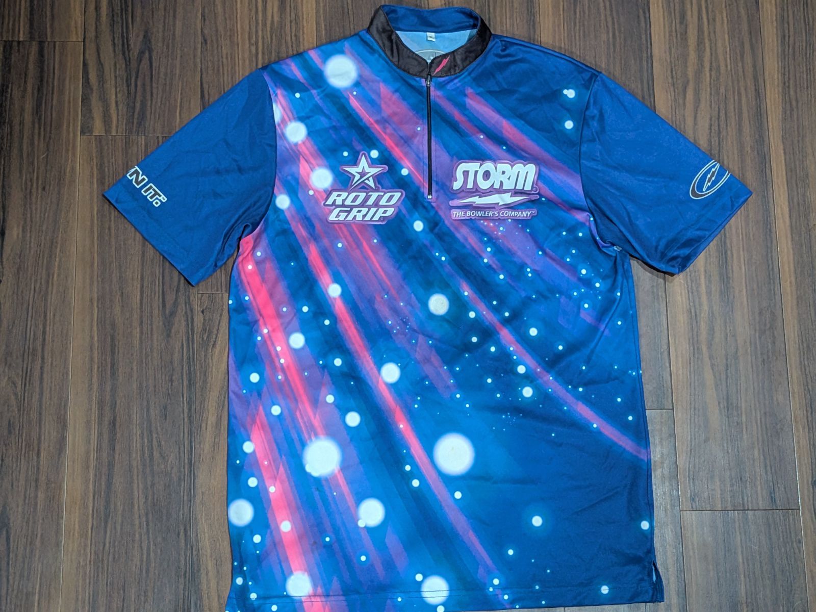 新品✨STORM【日本サイズXL】シー・ブルーム　大きめ　青　ボウリングウェア STORM ボウリングウェア XL ボーリング 榎本浩也 ハーフジップシャツ