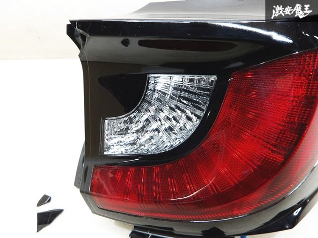 アー1★トヨタ純正ヤリス MXPH10 右テールランプ 2023年 アー1☆トヨタ純正ヤリス MXPH10 右テールランプ 2023年