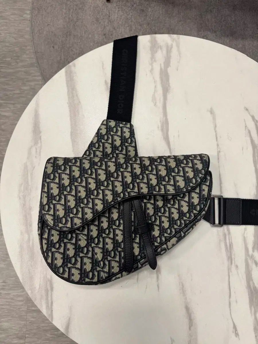 A レベル Dior ディオール オブリーク サドルバッグ ミディアム M