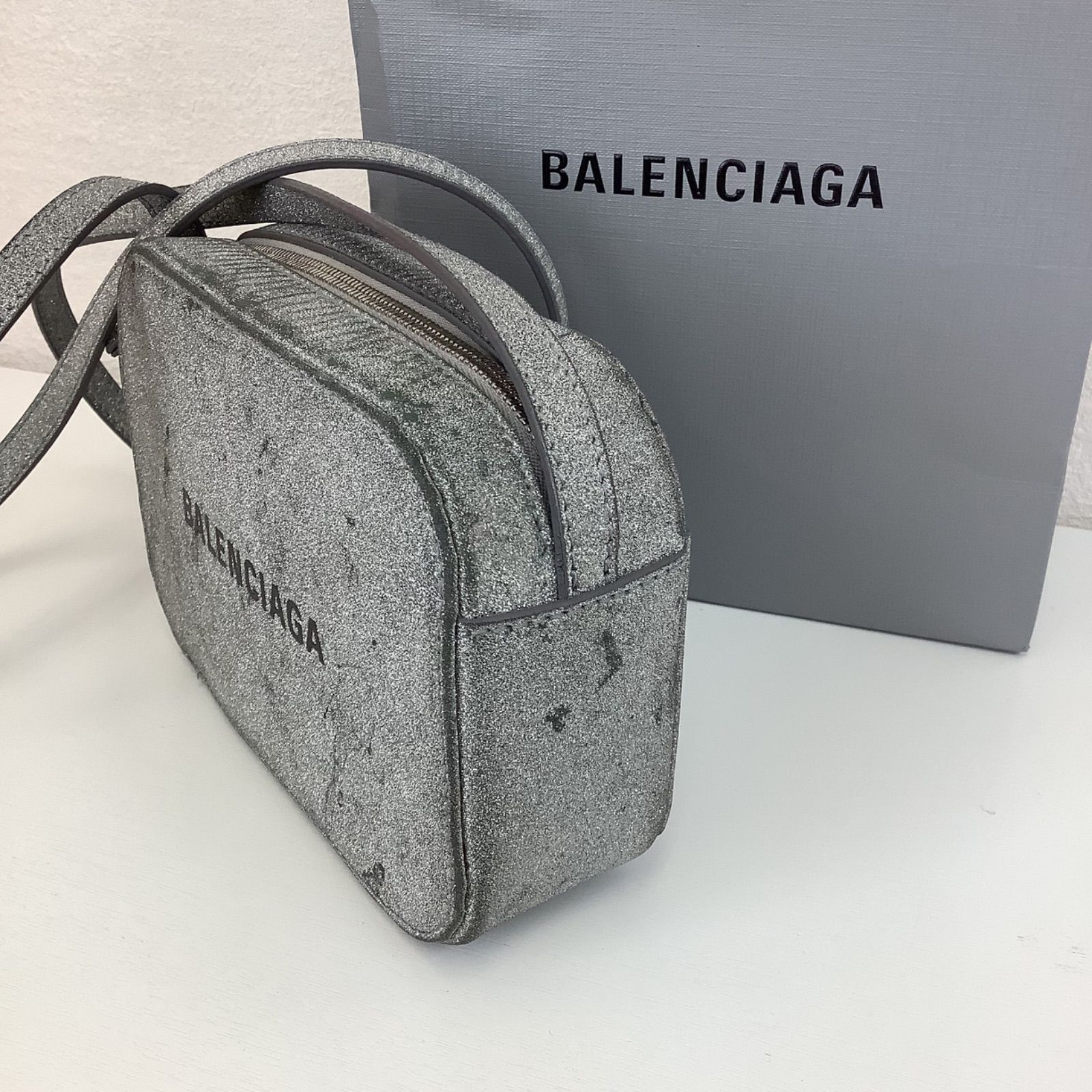 BALENCIAGA バレンシアガ エブリデイカメラバッグ - メルカリ BALENCIAGA バレンシアガ エブリデイカメラバッグ - メルカリ