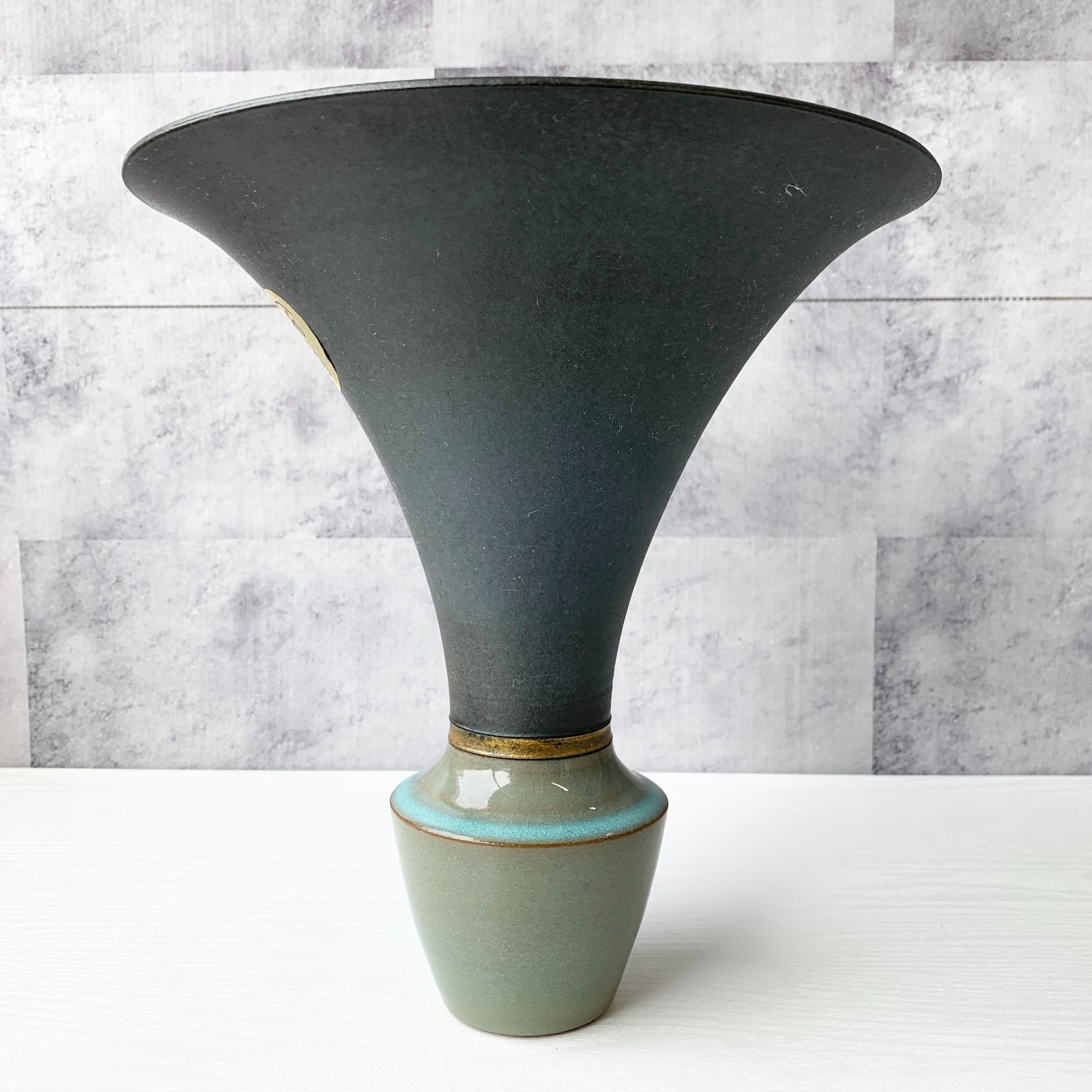 池坊 変形花器 花瓶 陶器 焼物 フラワーベース 灰色 黒 ラッパ型