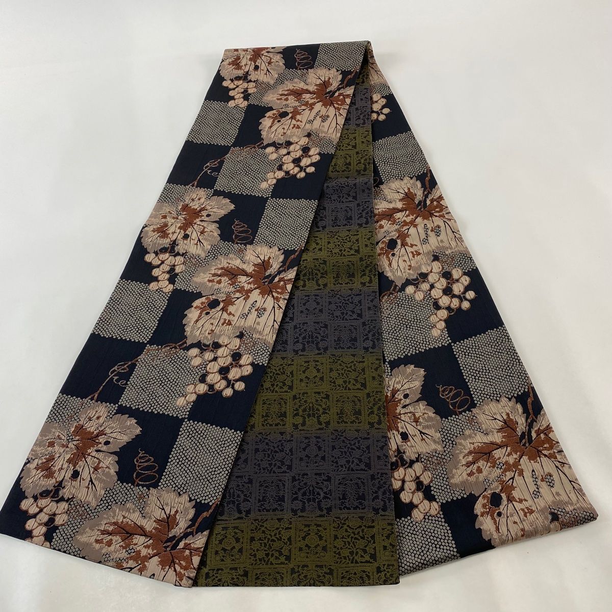 袋帯 美品 秀品 葡萄 市松 ふくれ織 墨色 全通 正絹 【中古