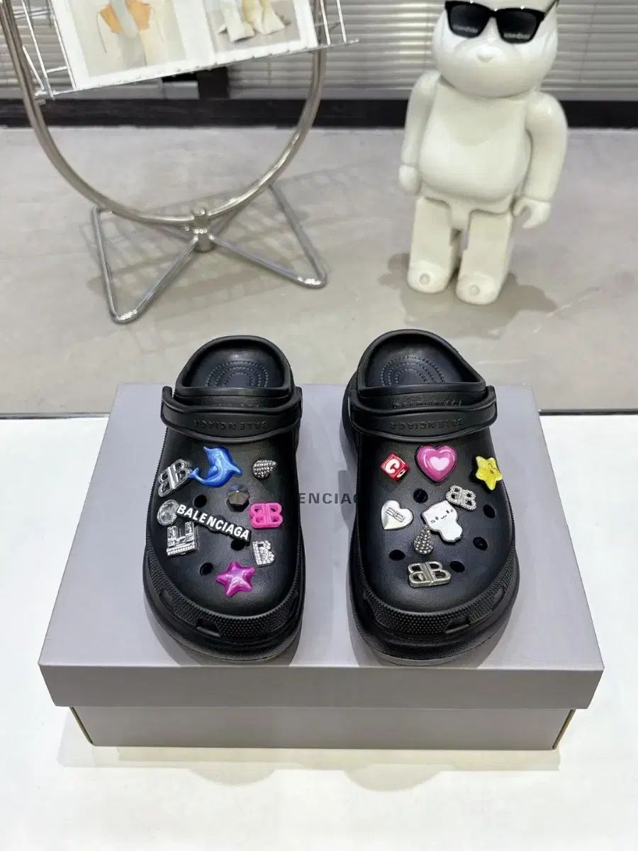 BALENCIAGA クロックス　ホワイト37 0400018699859_BLACK?wid=830&