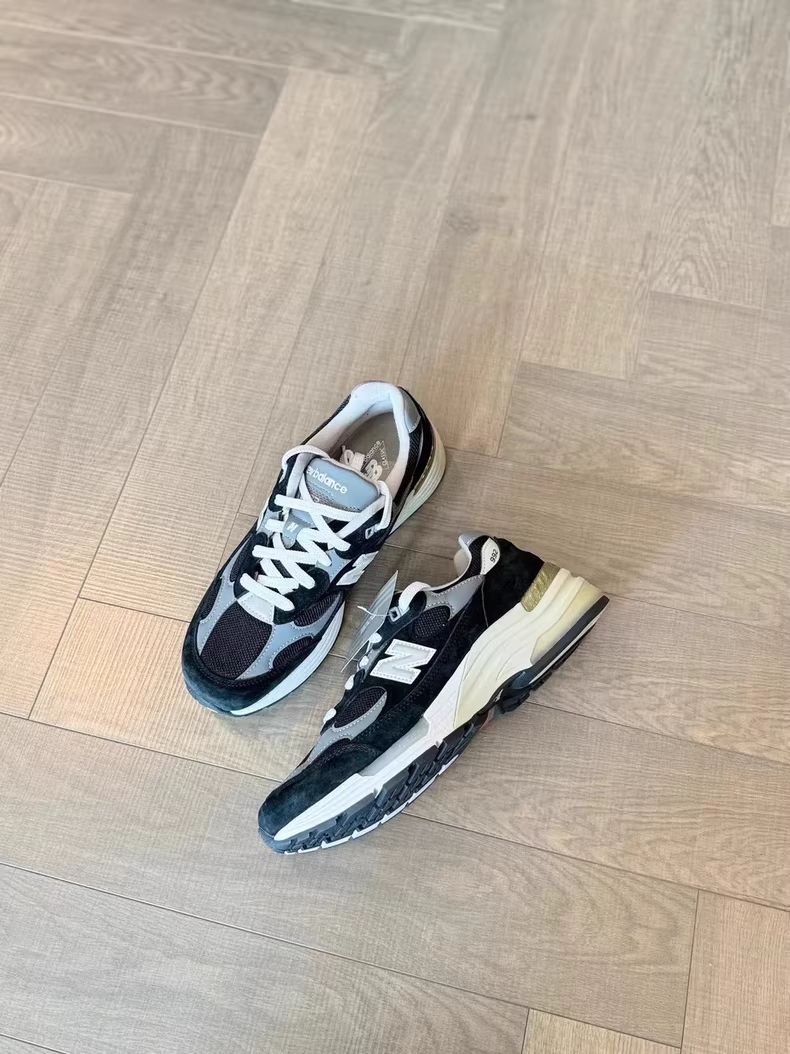 992