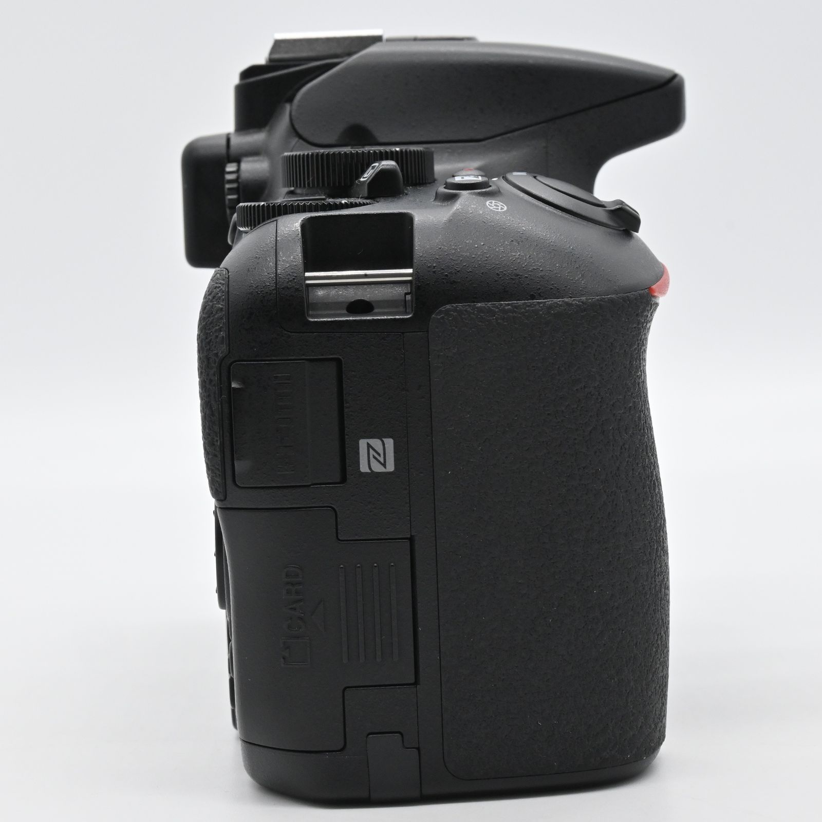 Nikon D5600 18-140 VR レンズキット ショット数 15968 D5600 18-140