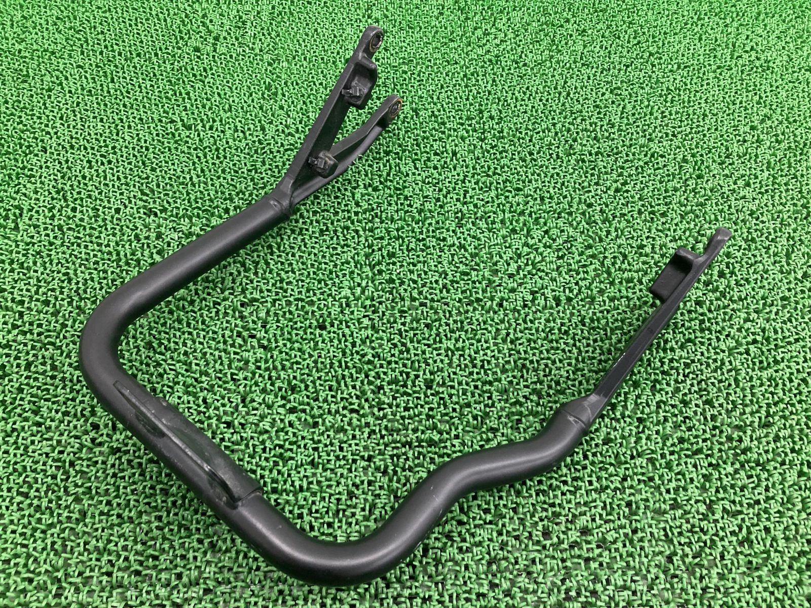 中古 ハーレー 純正 バイク 部品 ソフテイル リアフェンダーステー 純正左右 カスタムに 車検 Genuine FLSTN1340 リアフェンダー パール ハーレー 純正 中古 バイク 部品 EVO