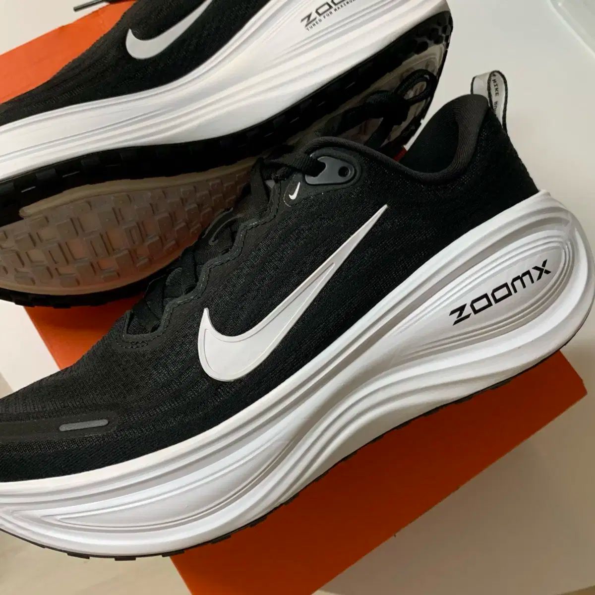 275 NIKE ナイキ ボメロ プラス ブラック ホワイト