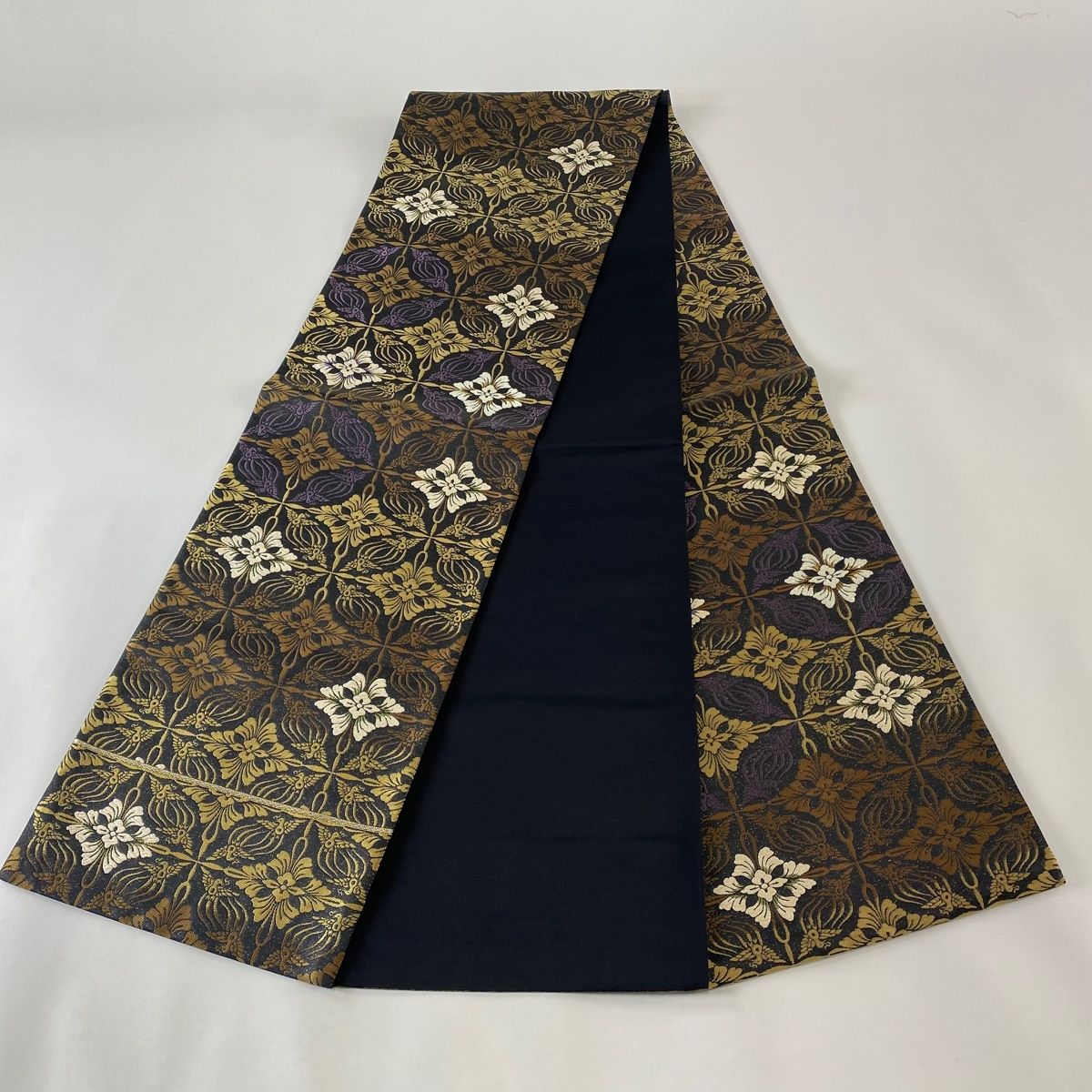 さくら　袋帯 美品 逸品 誉田屋源兵衛 全通 正絹 【中古】 袋帯 美品 逸品 誉田屋源兵衛 落款 花菱 襷文 箔 黒 全通 正絹