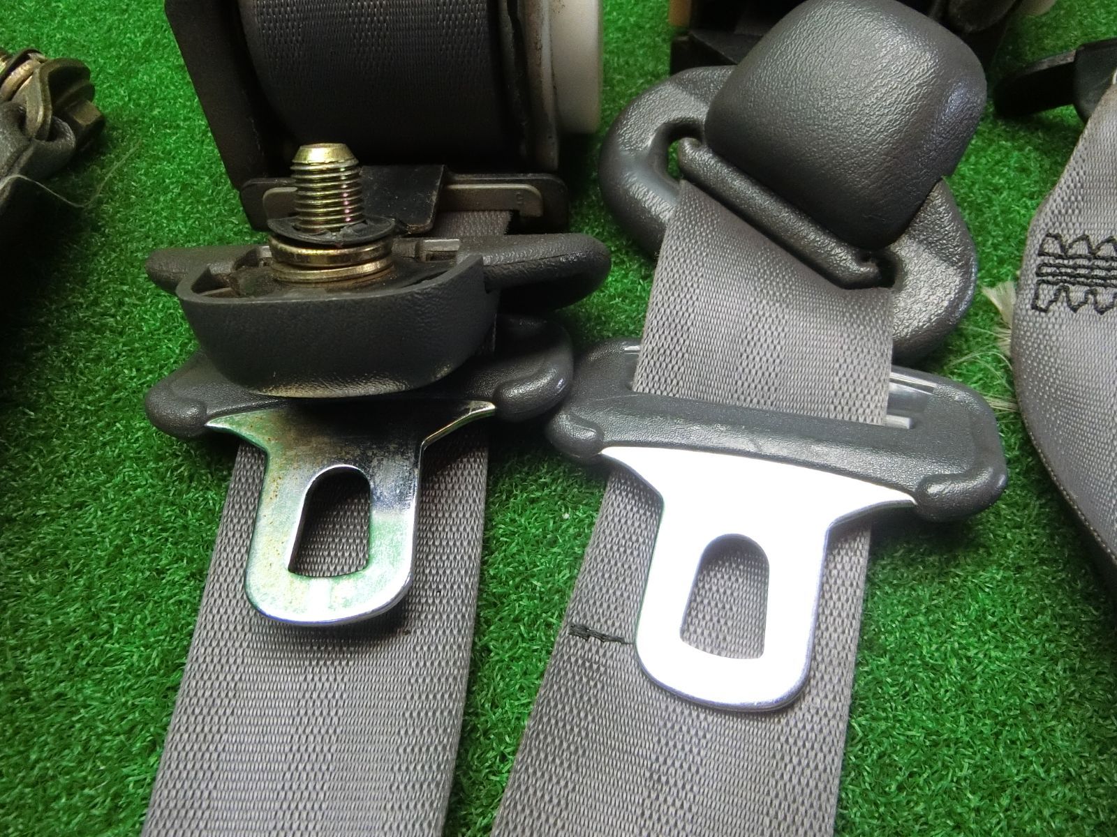 10754 サンバー ディアスワゴン TW1 フロント シートベルト 左右セット キャッチ