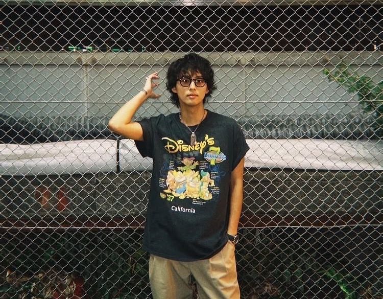 7人のこびと Tシャツ Sサイズ 黒 藤ヶ谷太輔 着用 ディズニー - メルカリ