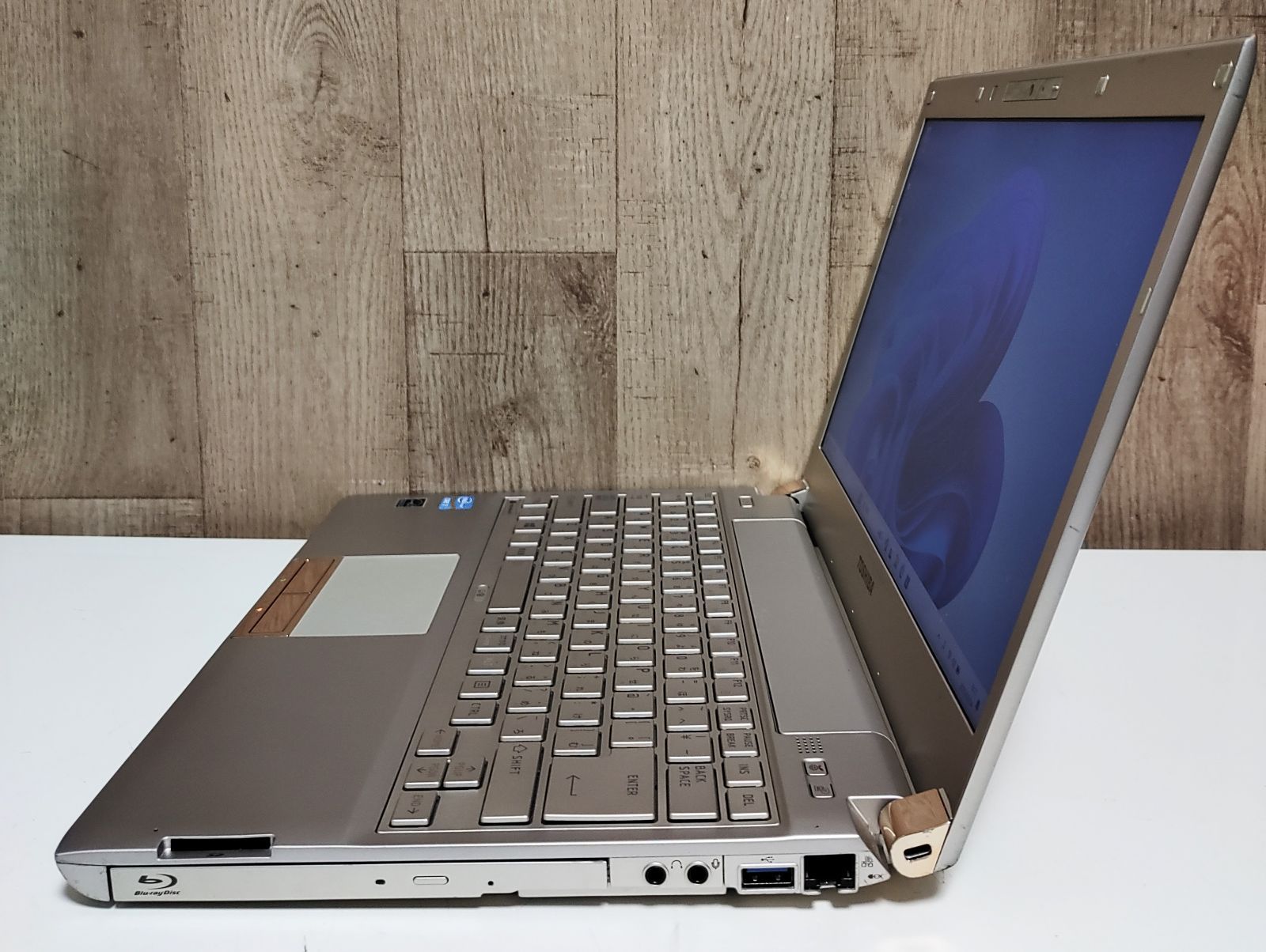 ノートパソコン PC TOSHIBA dynabook Corei7 メモリ8GB SSD256GB