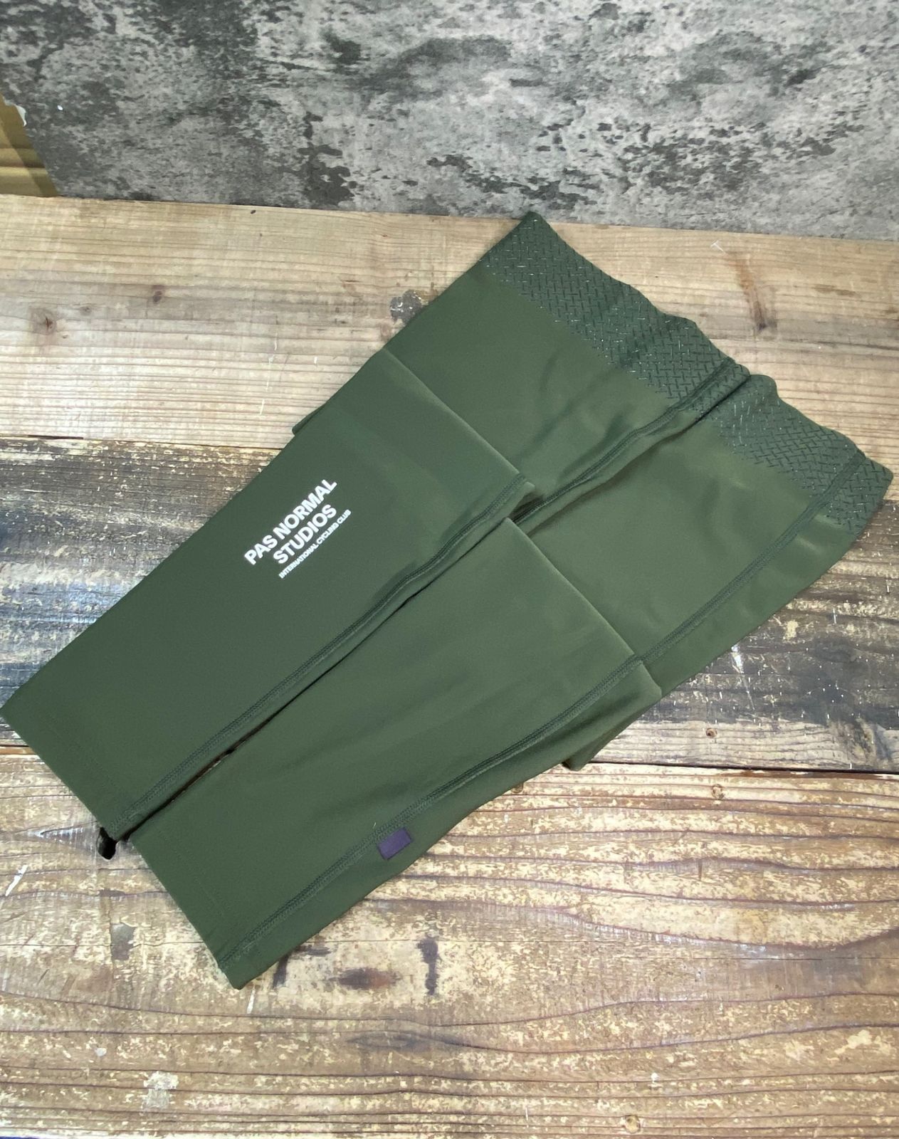 JA895 パスノーマルスタジオ PAS NORMAL STUDIOS レッグウォーマー グリーン L