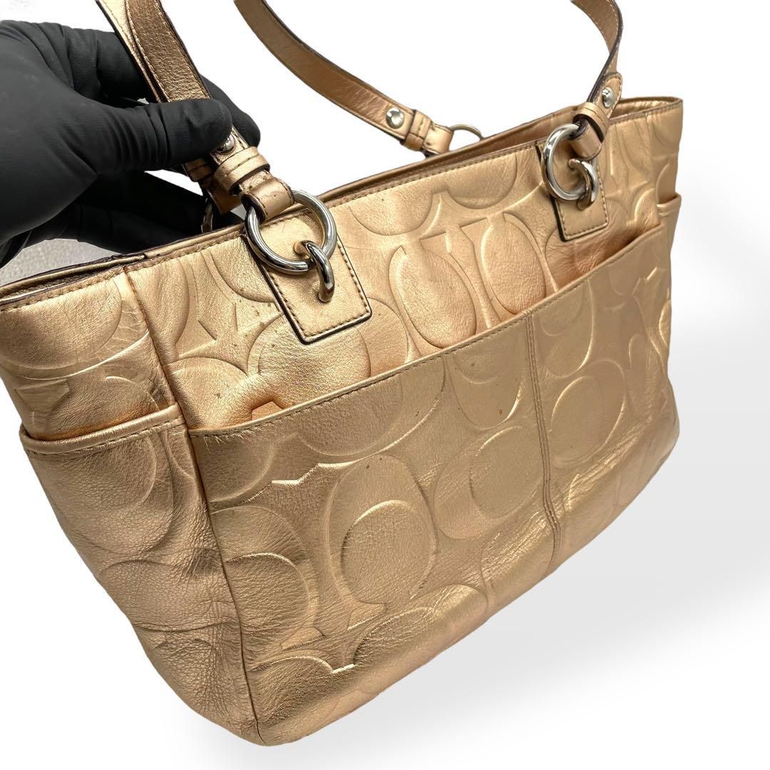 Coach ゴールド エンボス加工　トートバッグ 美品 COACH トートバッグ シグネチャー エンボスロゴ ゴールド